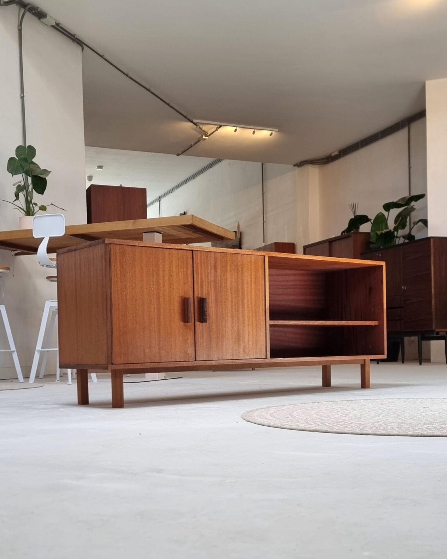Buffet du milieu du siècle