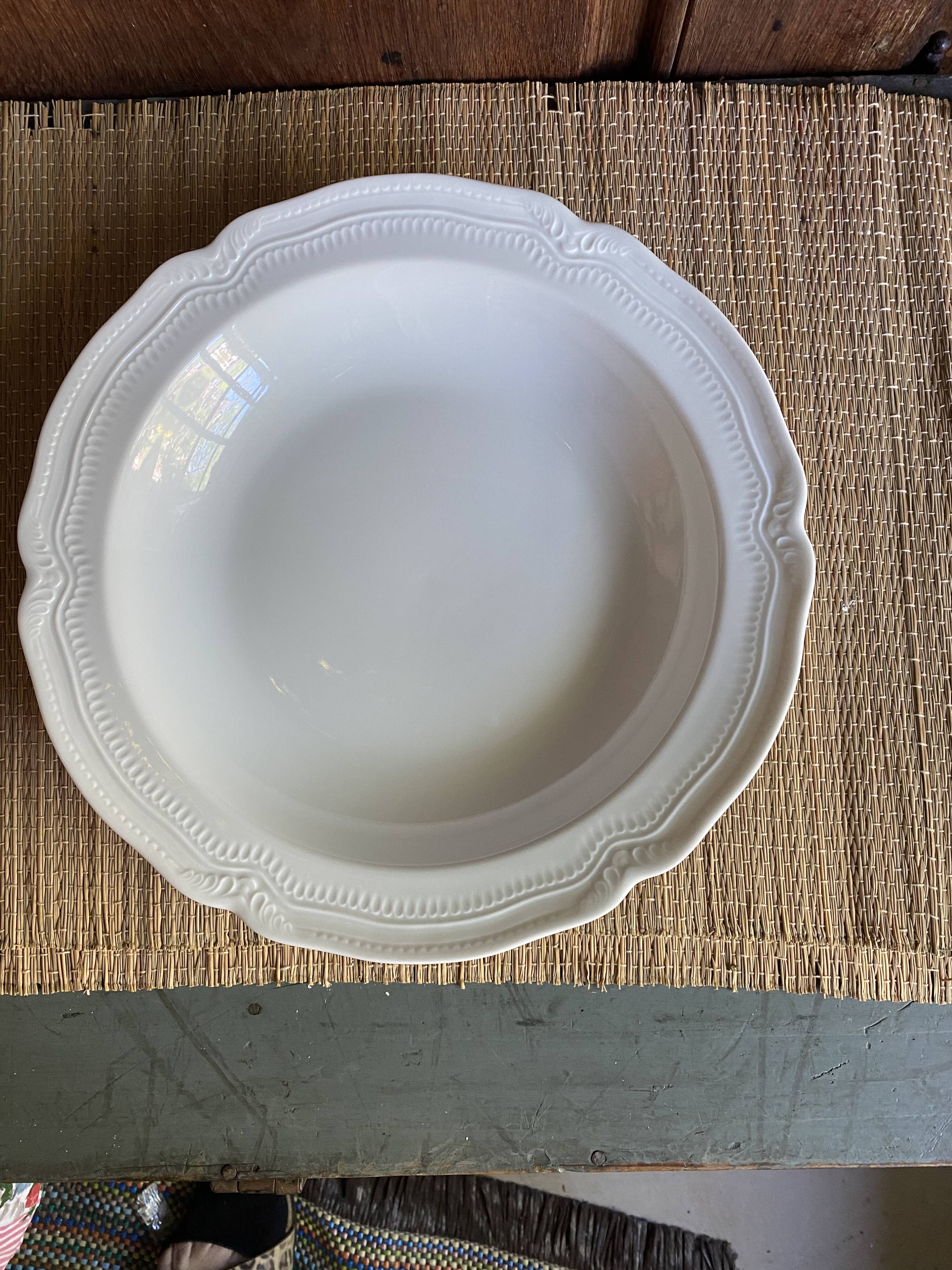 Large flat dish in fine porcelain from Limoges de Bernardaud 30 cm in diameter