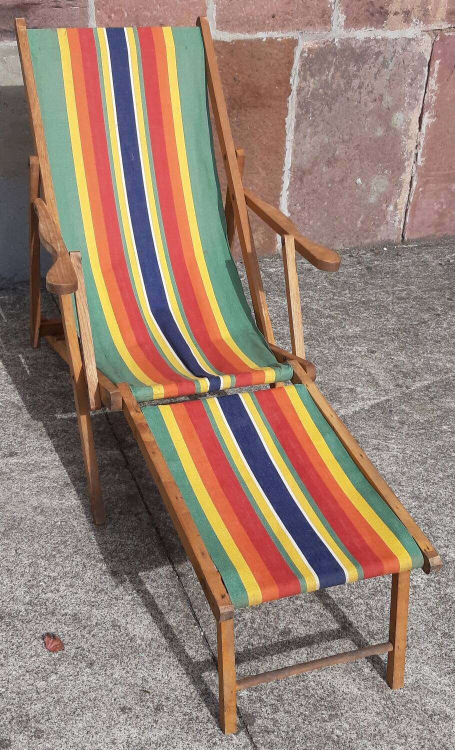 Vintage deckchair, lounge chair or chaise longue