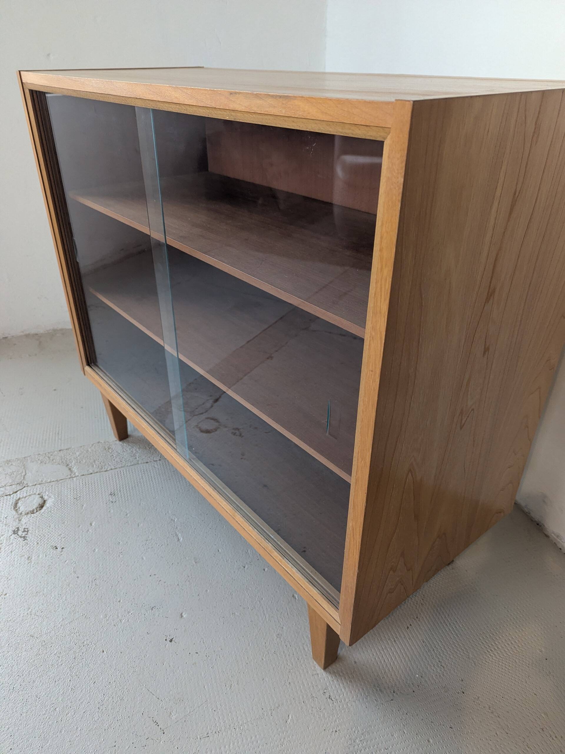 Vintage display cabinet in light wood, 1970s.