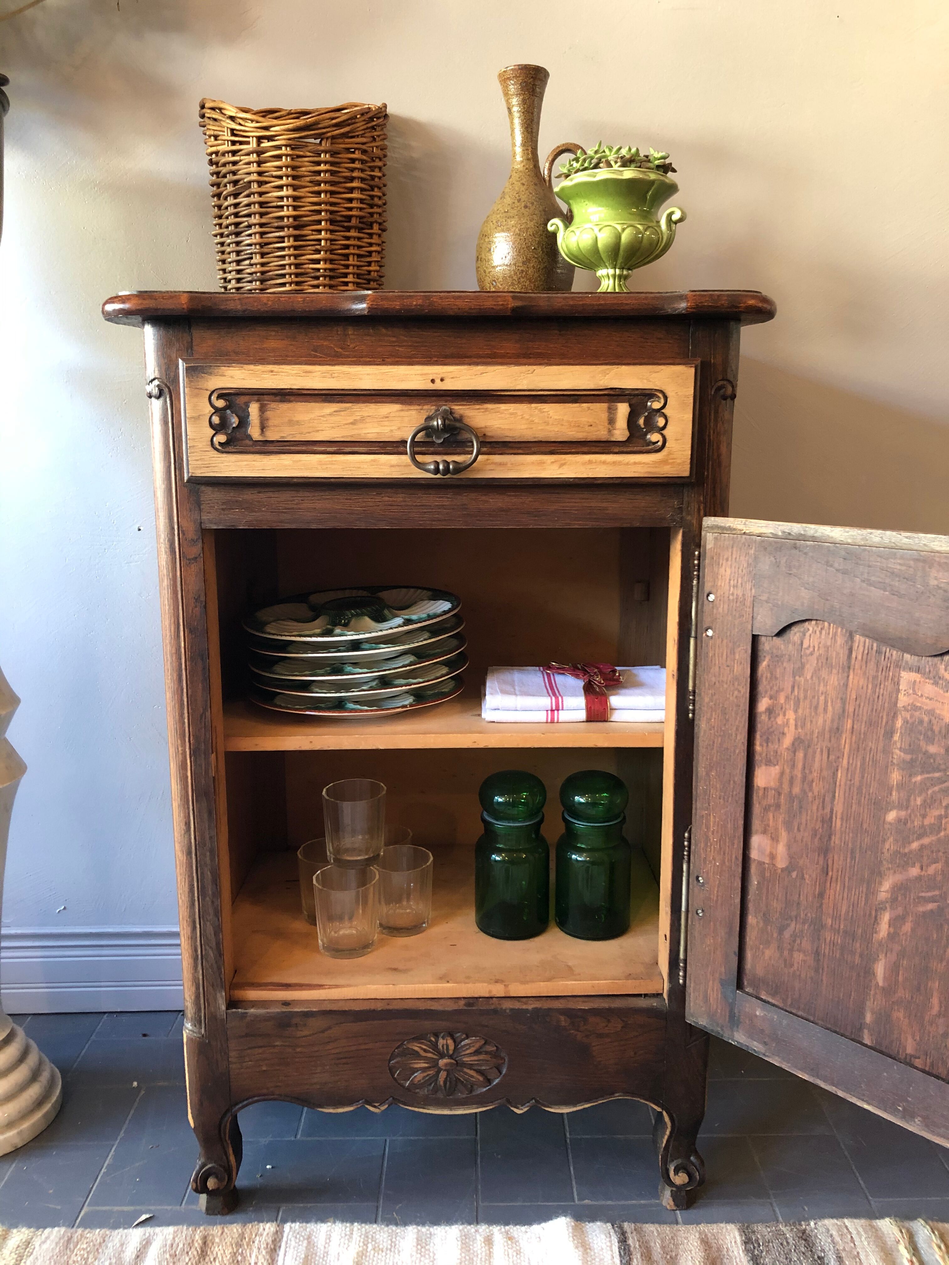 Confectioner, country style buffet