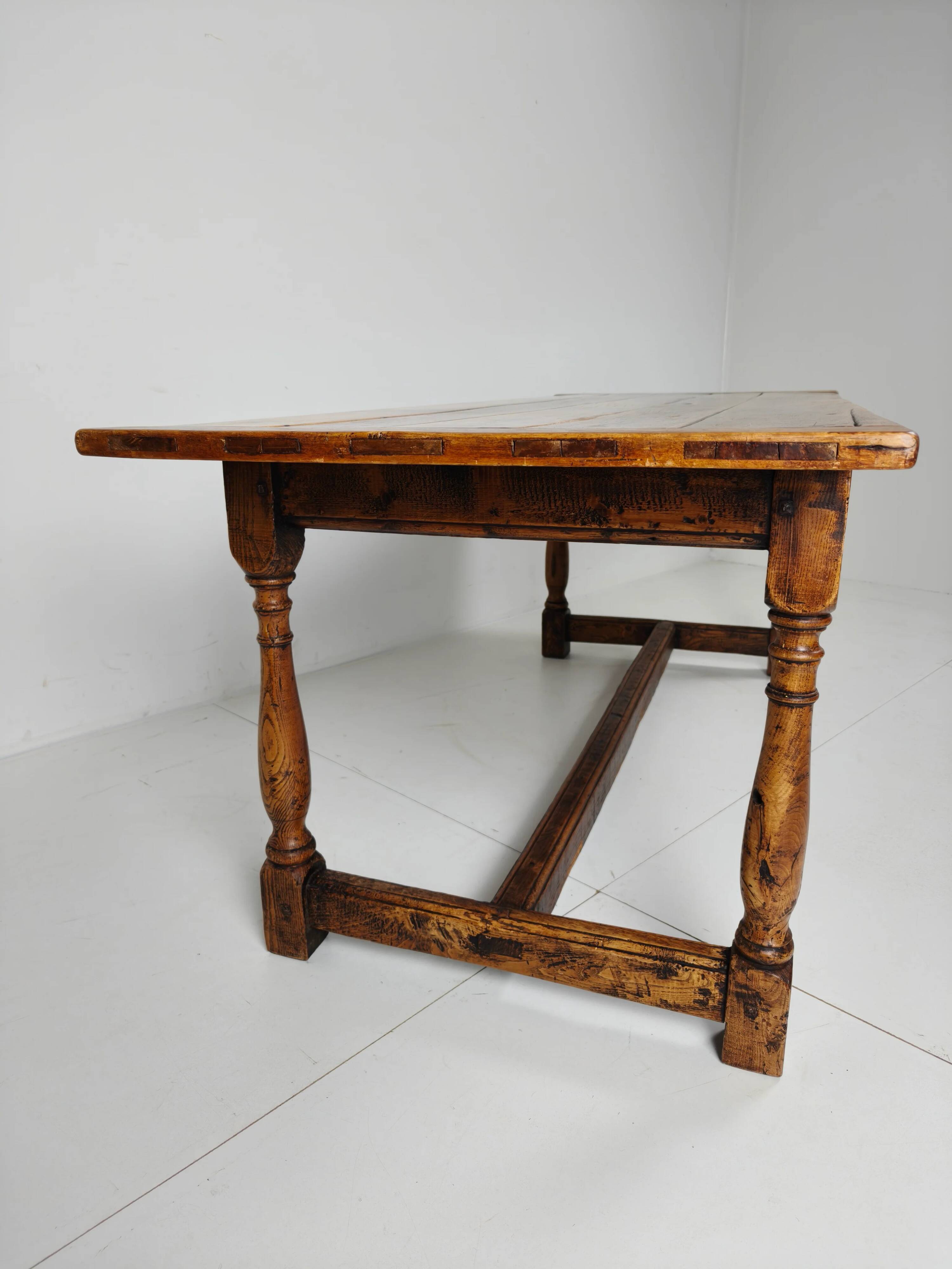 French antique dining table 1800-1830