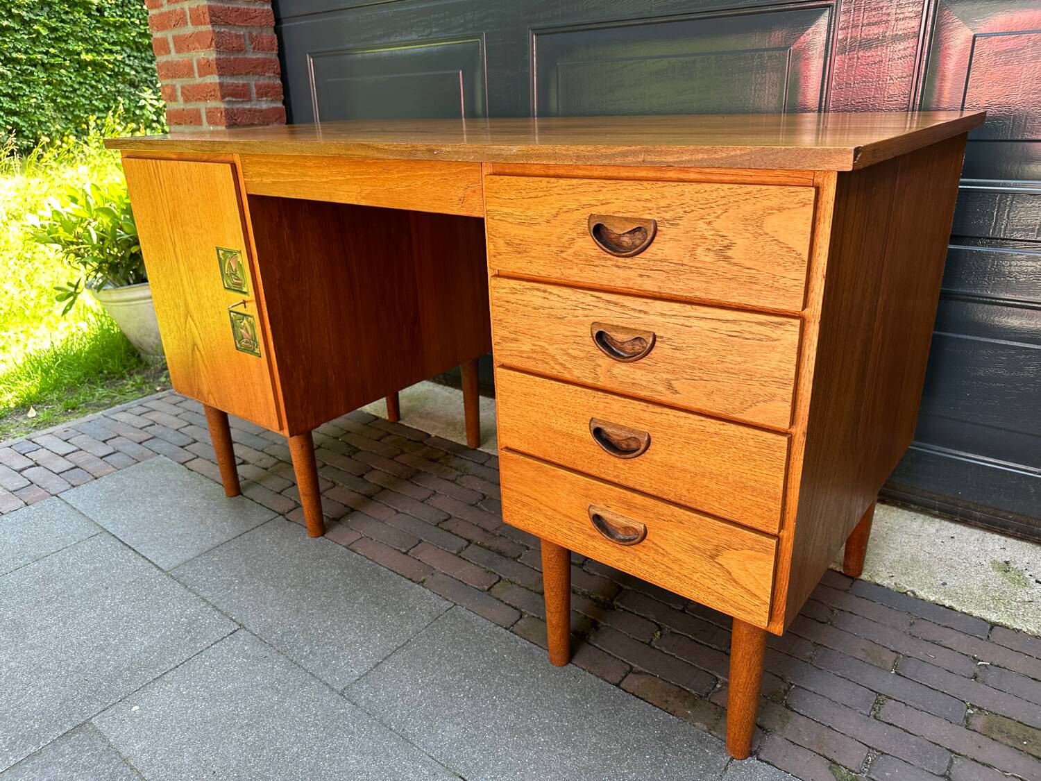 Louis van Teeffelen desk