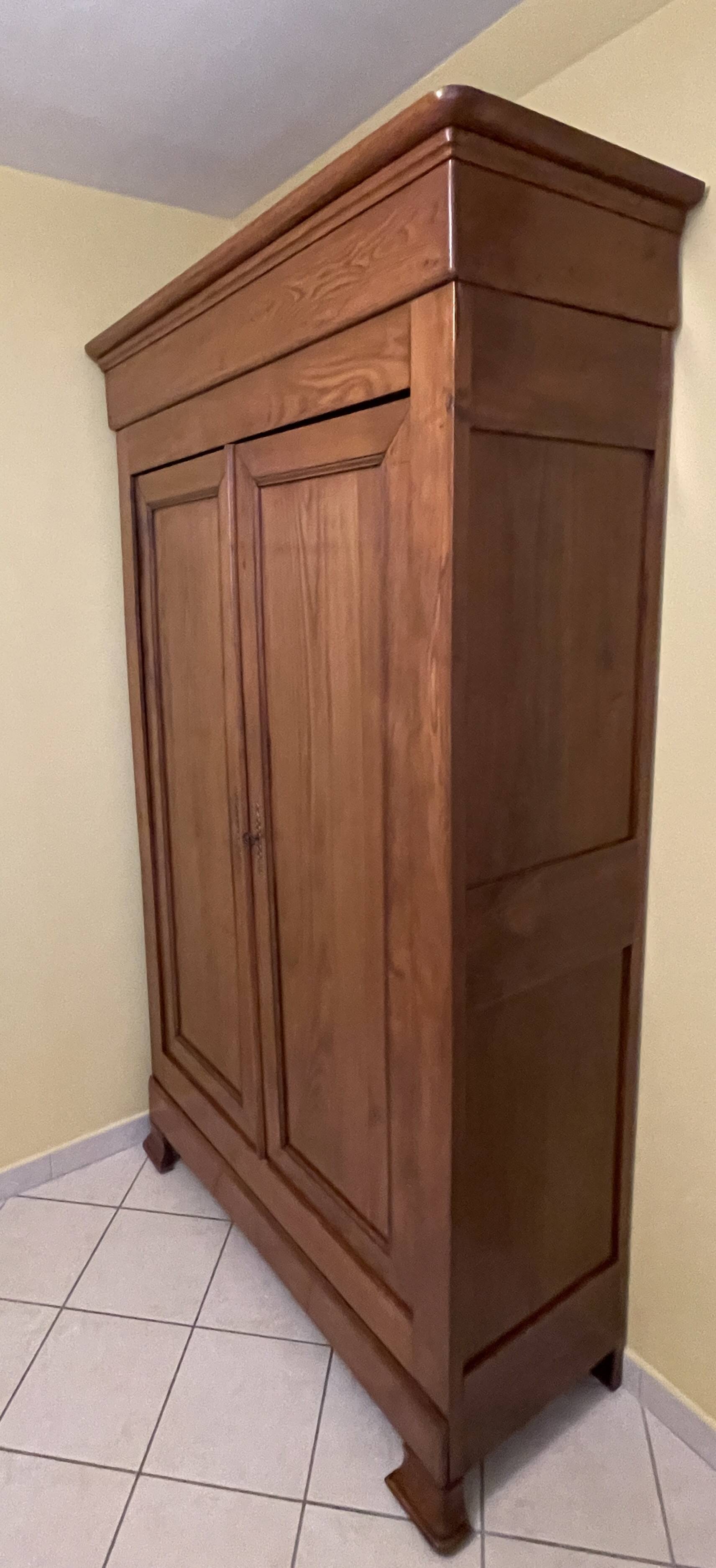 Armoire ancienne bretonne en bois massif