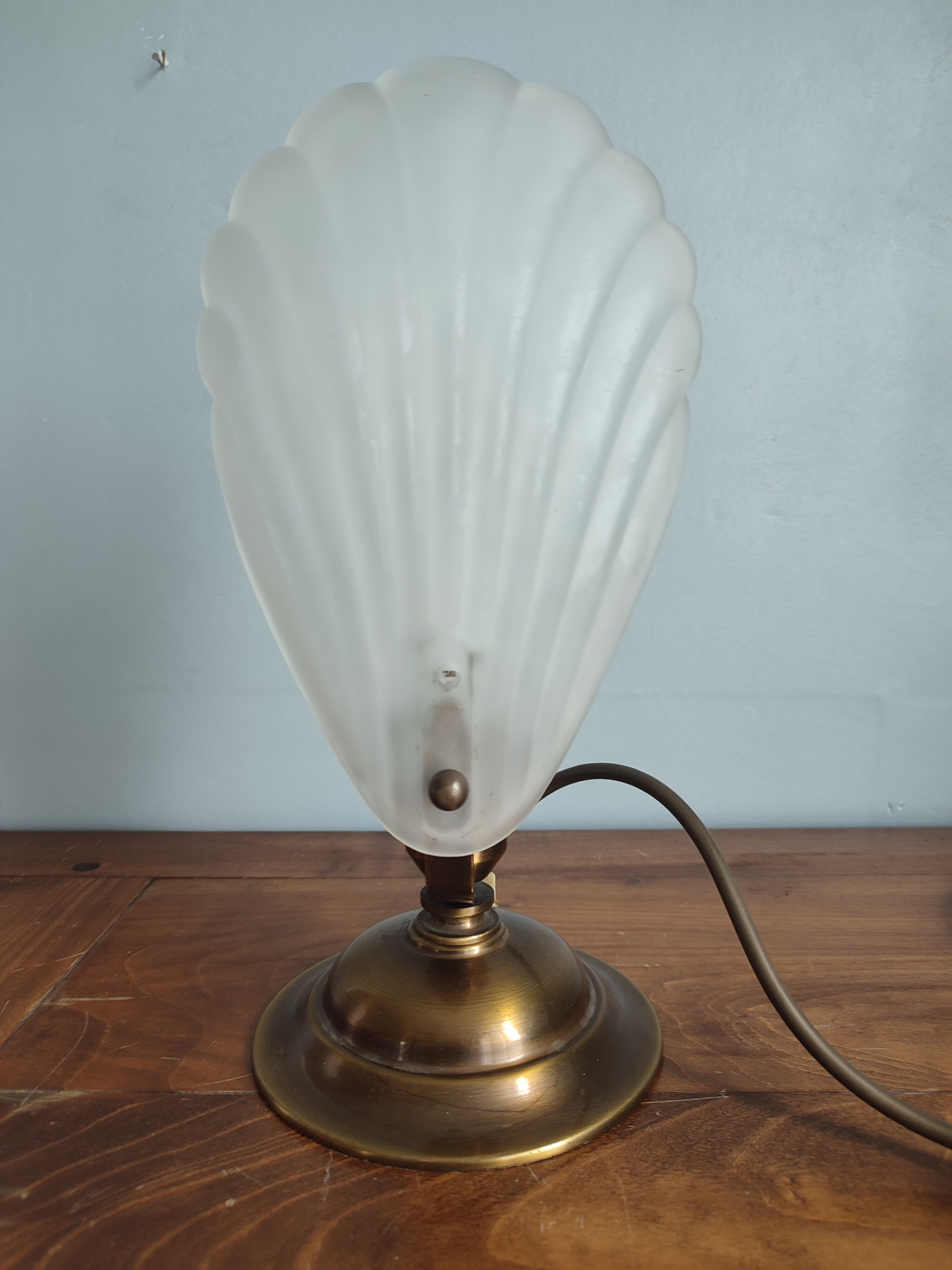 Vintage shell table lamp