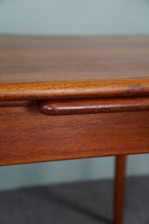 Set of 6 chairs and dining table Niels Otto Møller