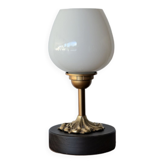 Lampe à poser globe vintage blanc, finitions wengé et or
