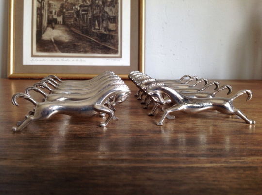 6 Metal horse knife holders
