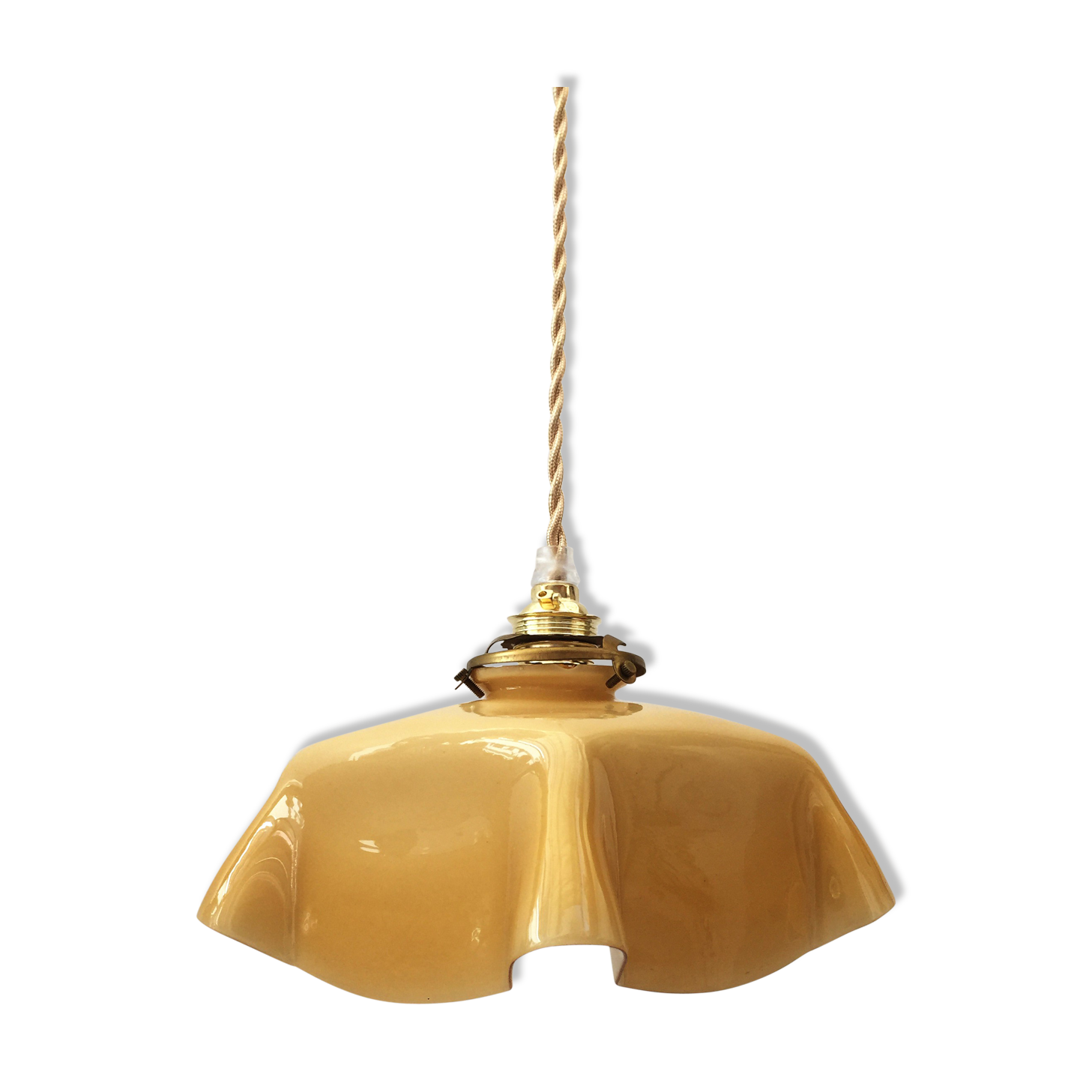Suspension in pale yellow opaline