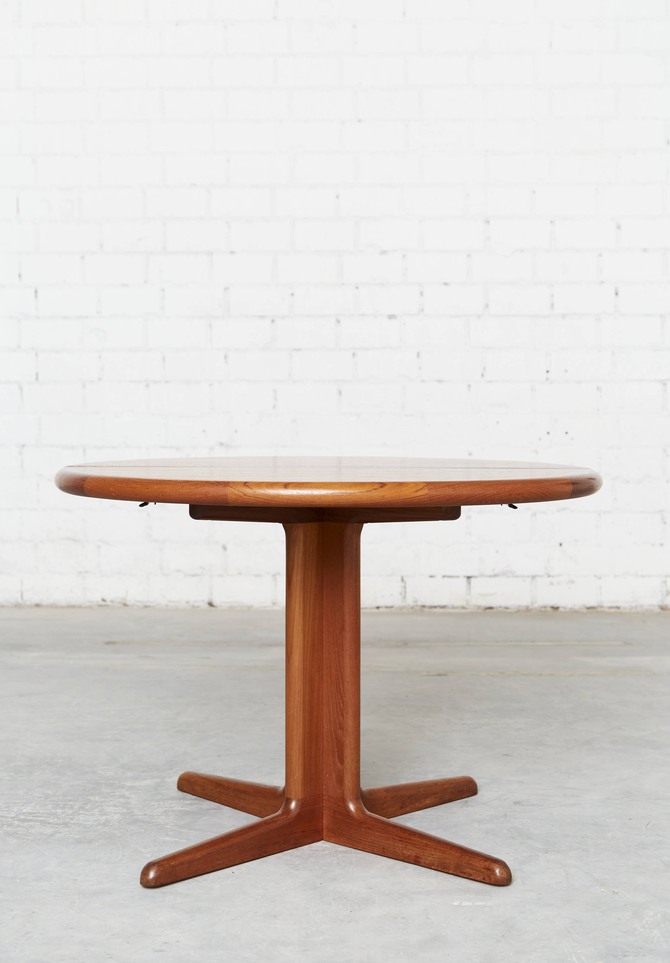 Table à manger en teck du milieu du siècle par Falster Møbelfabrik
