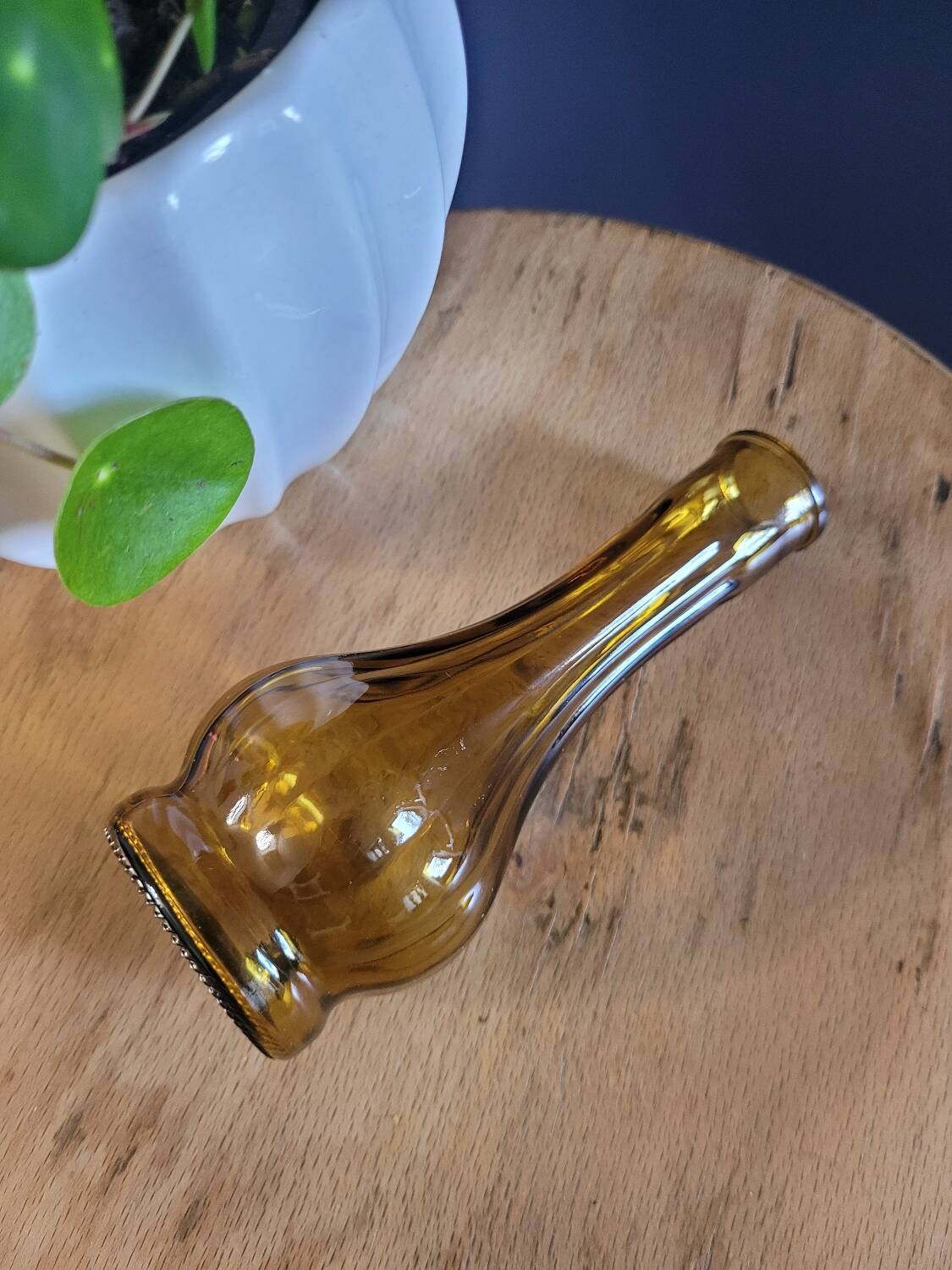 Small amber soliflore vase