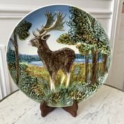 Plat en barbotine animal modèle cerf années 30 Made in Germany