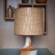 Lampe vintage pied en grès, abat-jour macramé