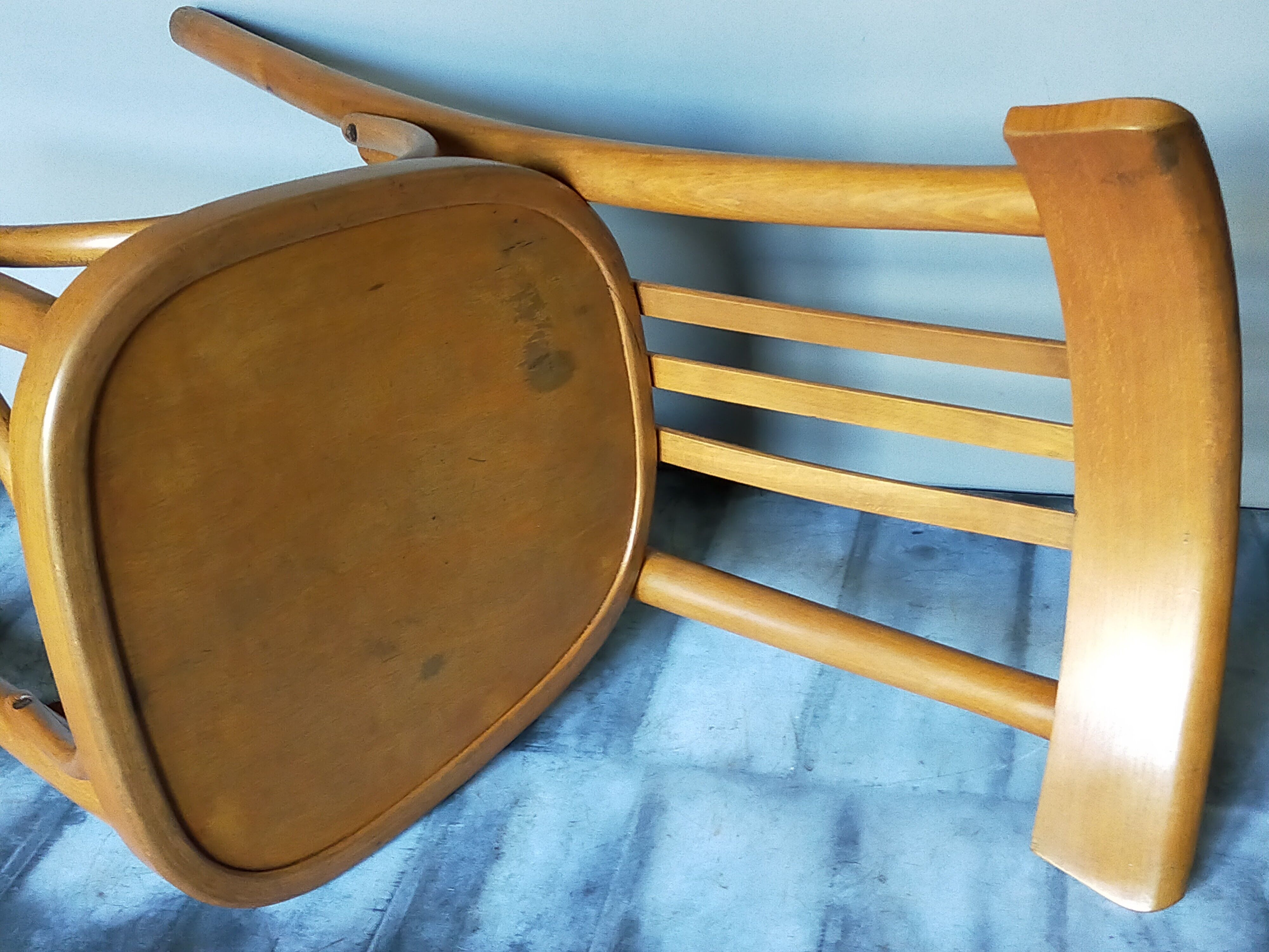 Mahieu curved wooden bistro chair
