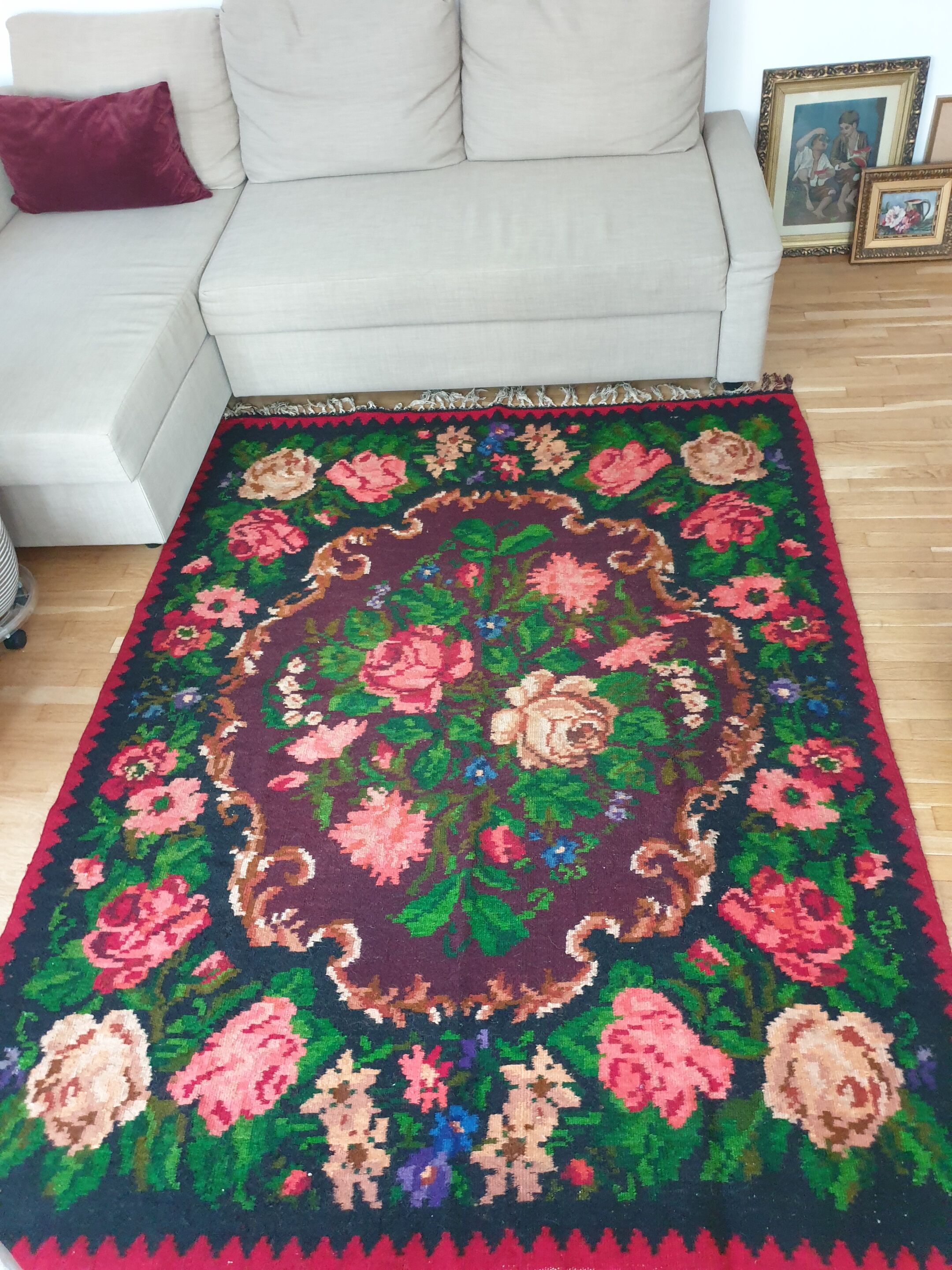 Moldavian wool handwoven floral rug - 210x162cm
