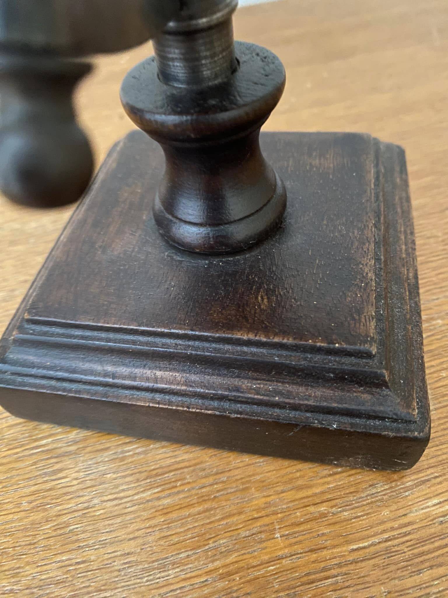 Petit globe terrestre sur pied en bois