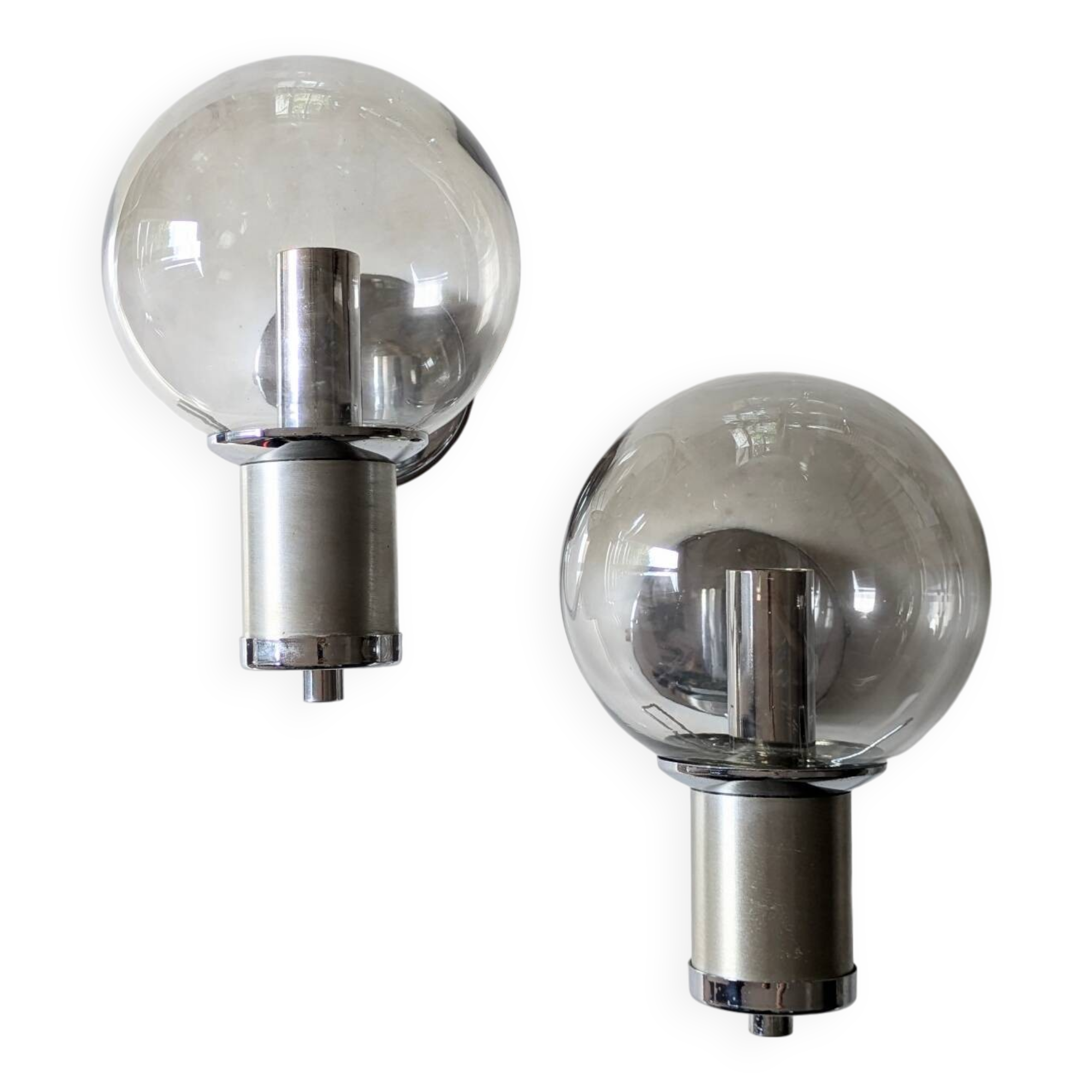 Duo See Delmas 70' wall lights