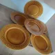 Assiettes majolaine ocre marron caramel 