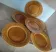 Assiettes majolaine ocre marron caramel 