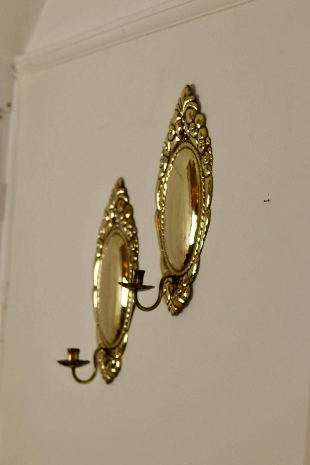 Paire d'appliques suédoises en laiton du milieu du siècle