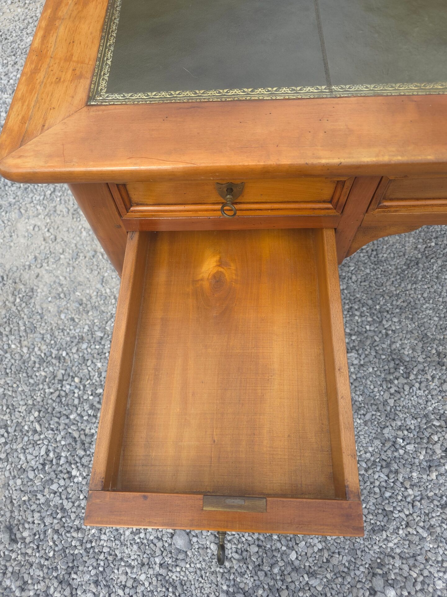 Bureau en Merisier massif avec tirette