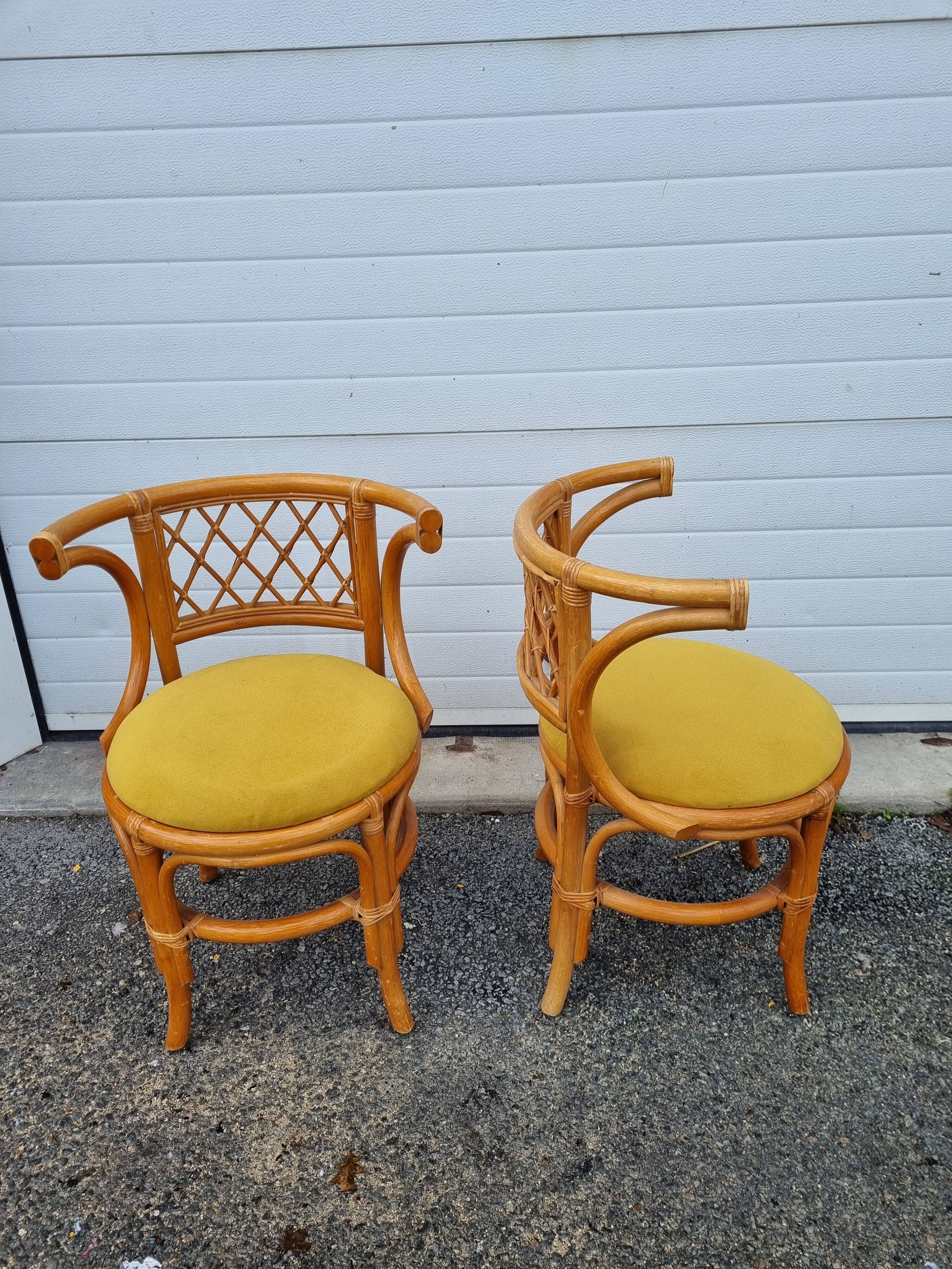 Rattan table and 2 armchairs