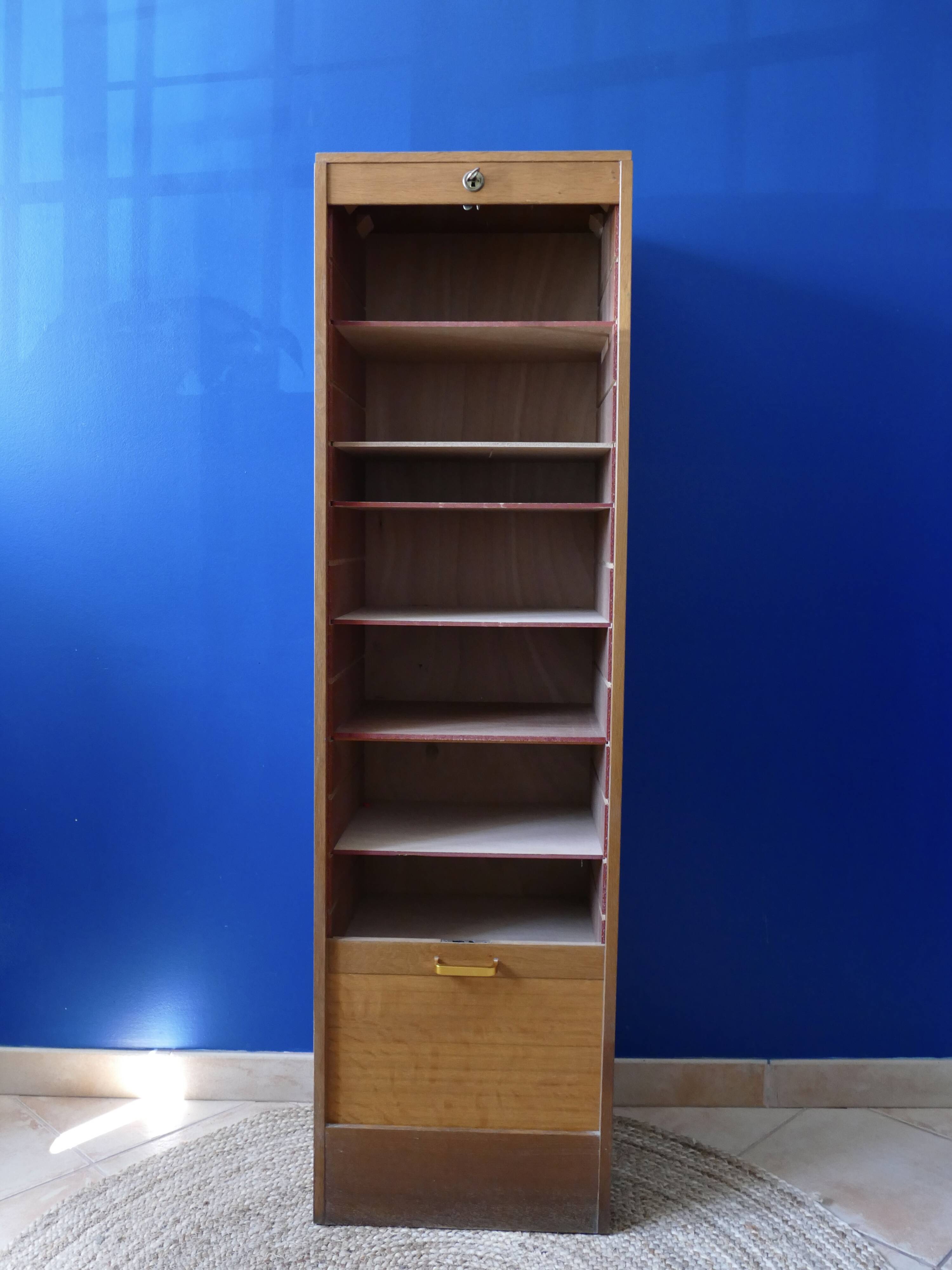 Curtain cabinet