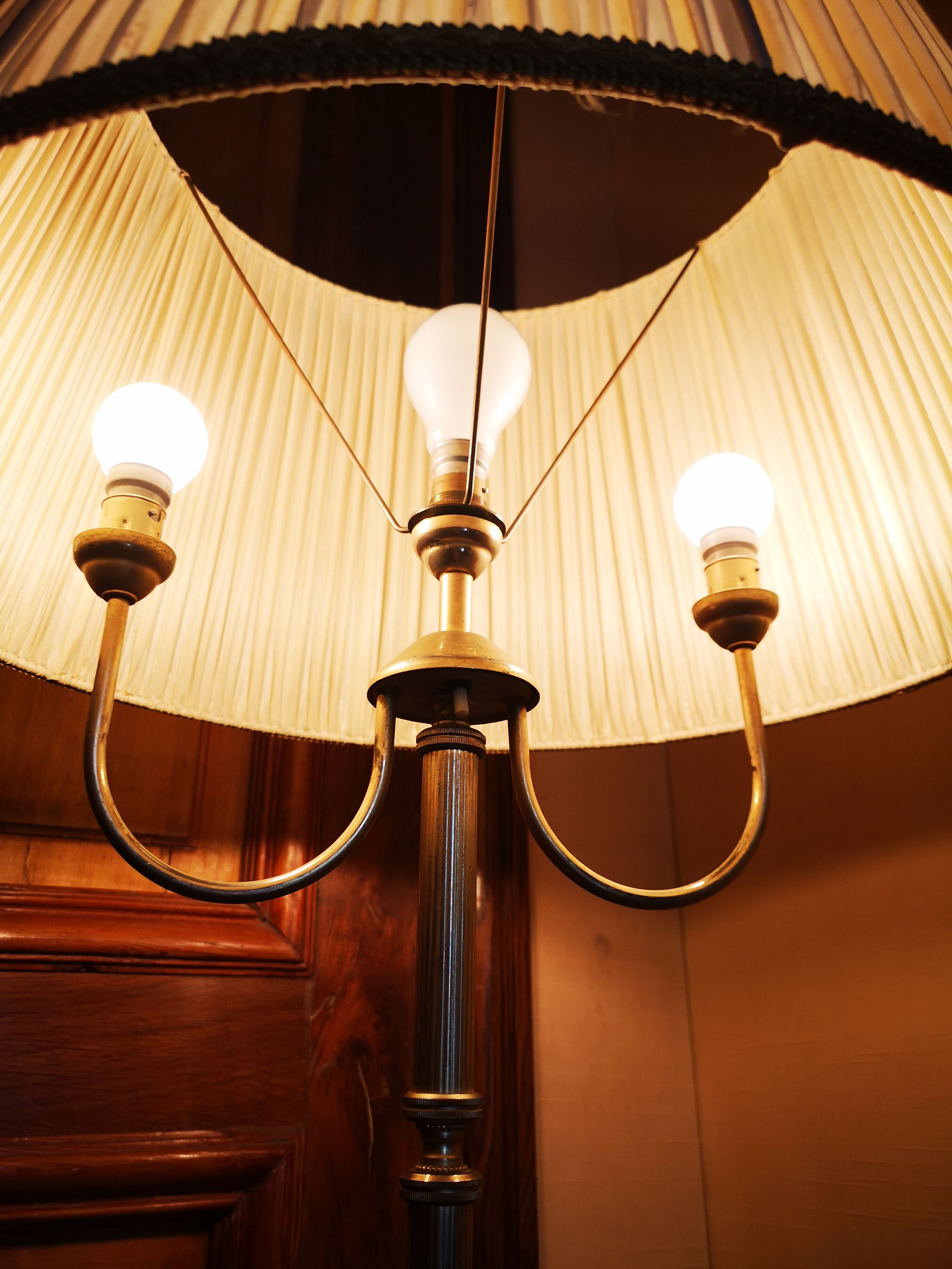 Brass lamppost with pleated lampshades