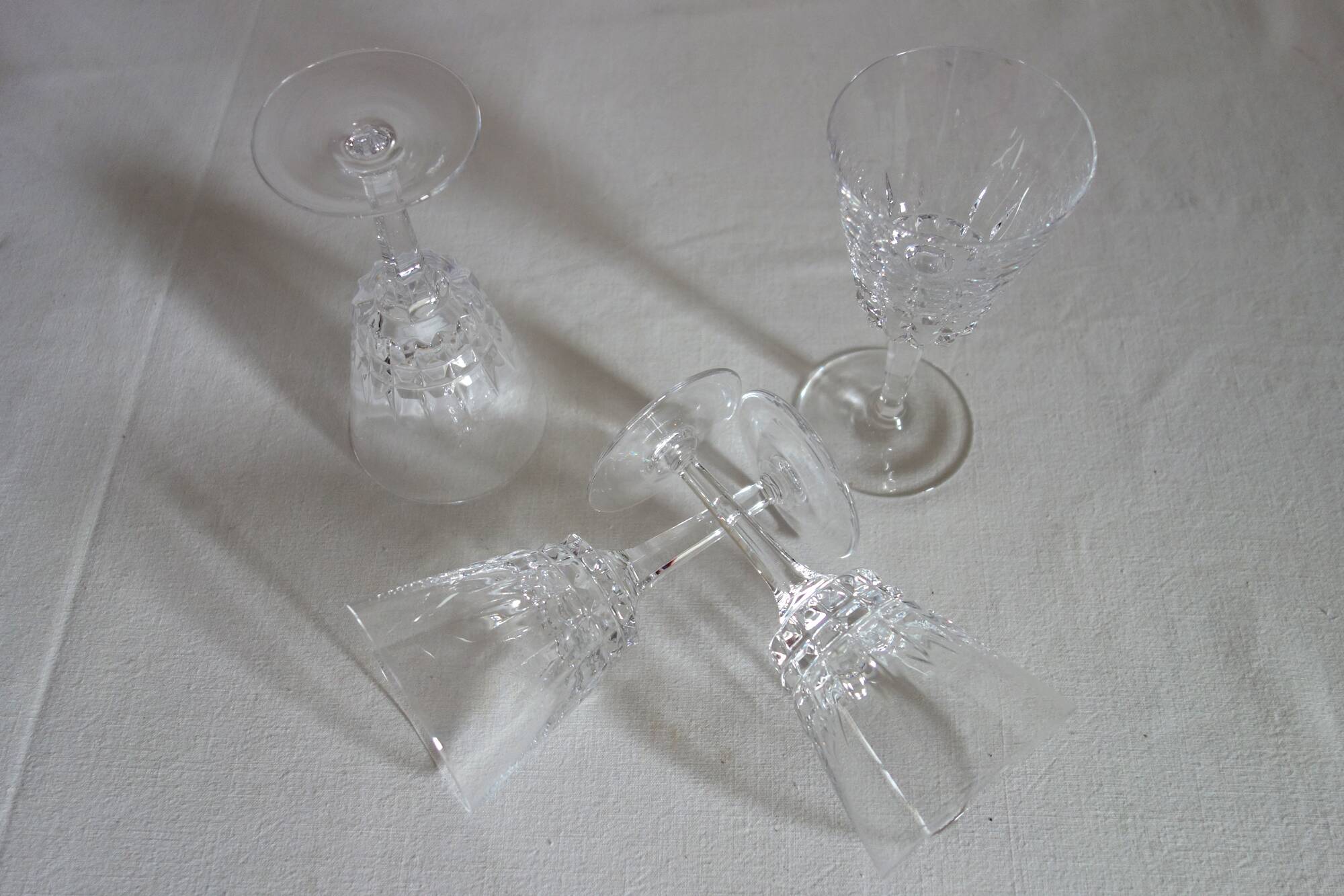8 vintage Vannes crystal wine glasses