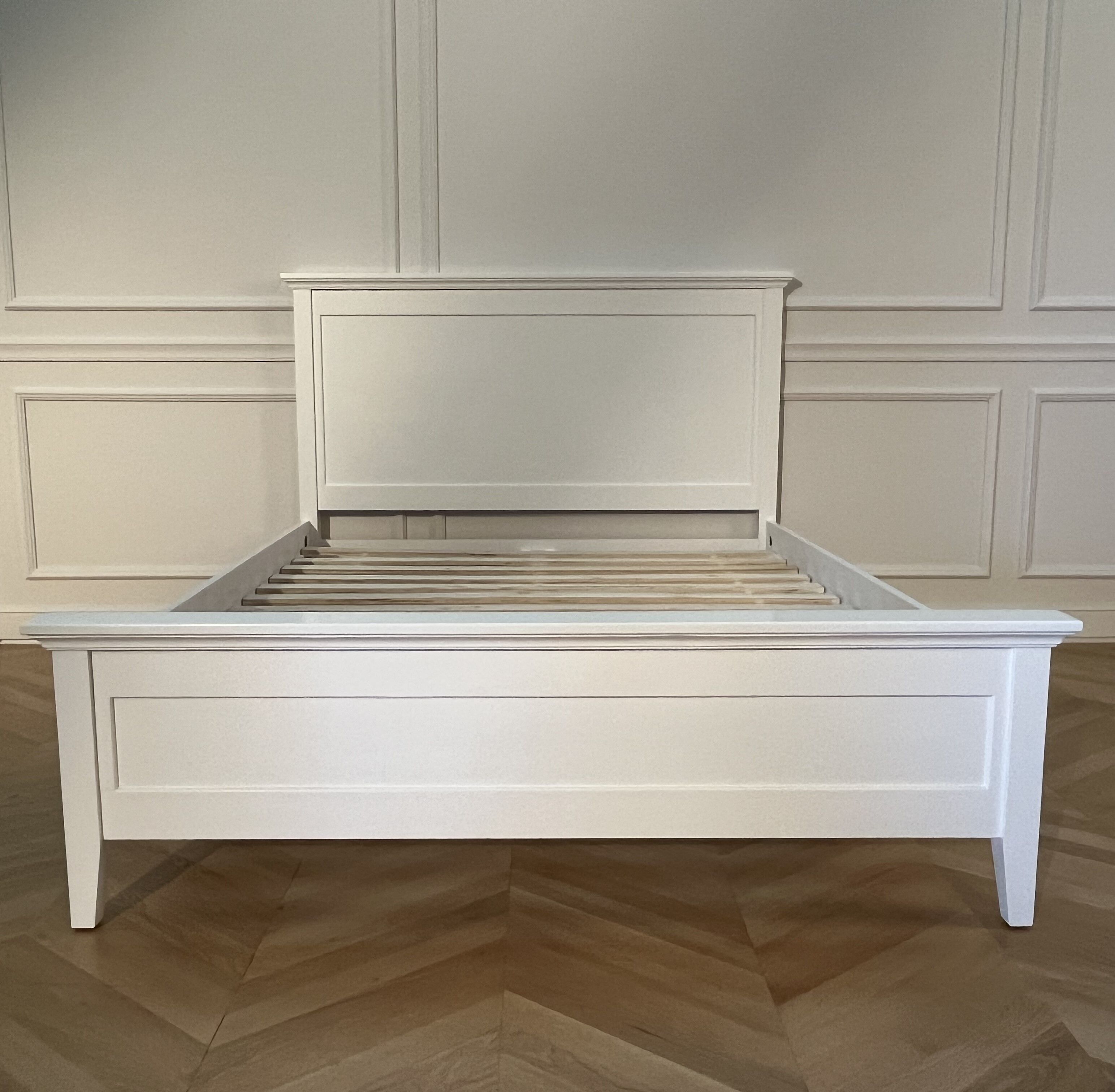 White double bed in contemporary wood, 160x200 cm