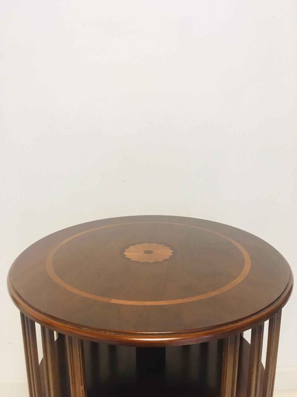 Round Library