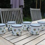 Tasses en tôle émaillée
