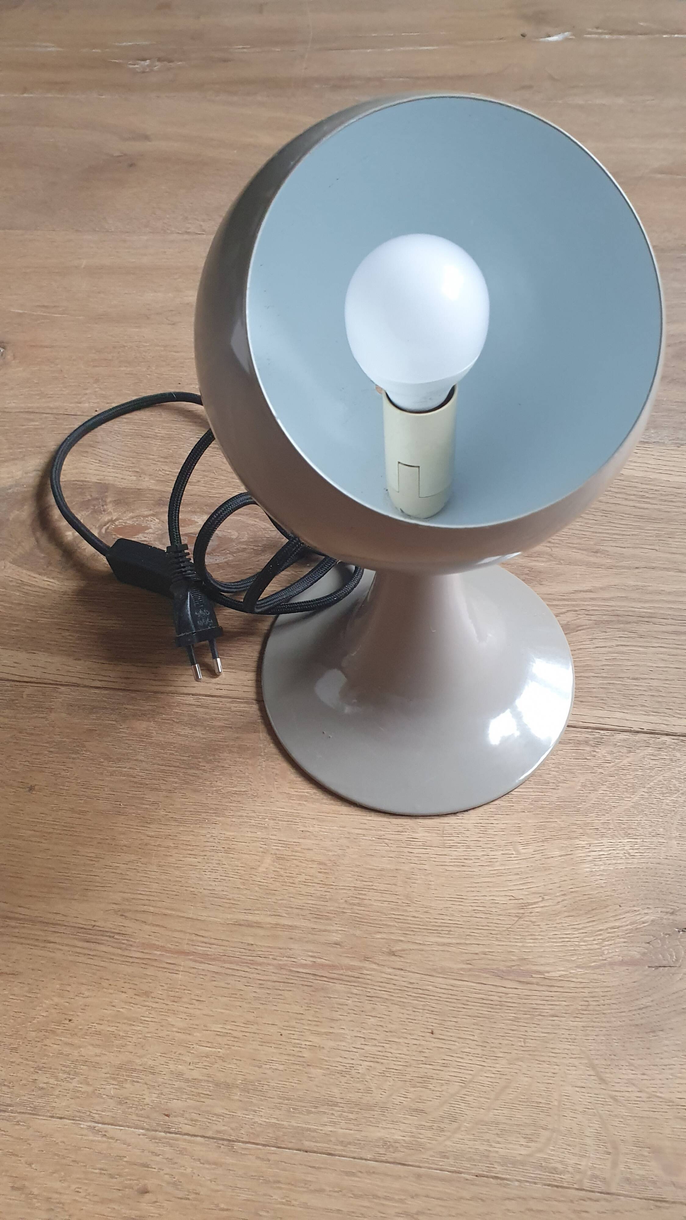 Vintage-inspired desk lamp