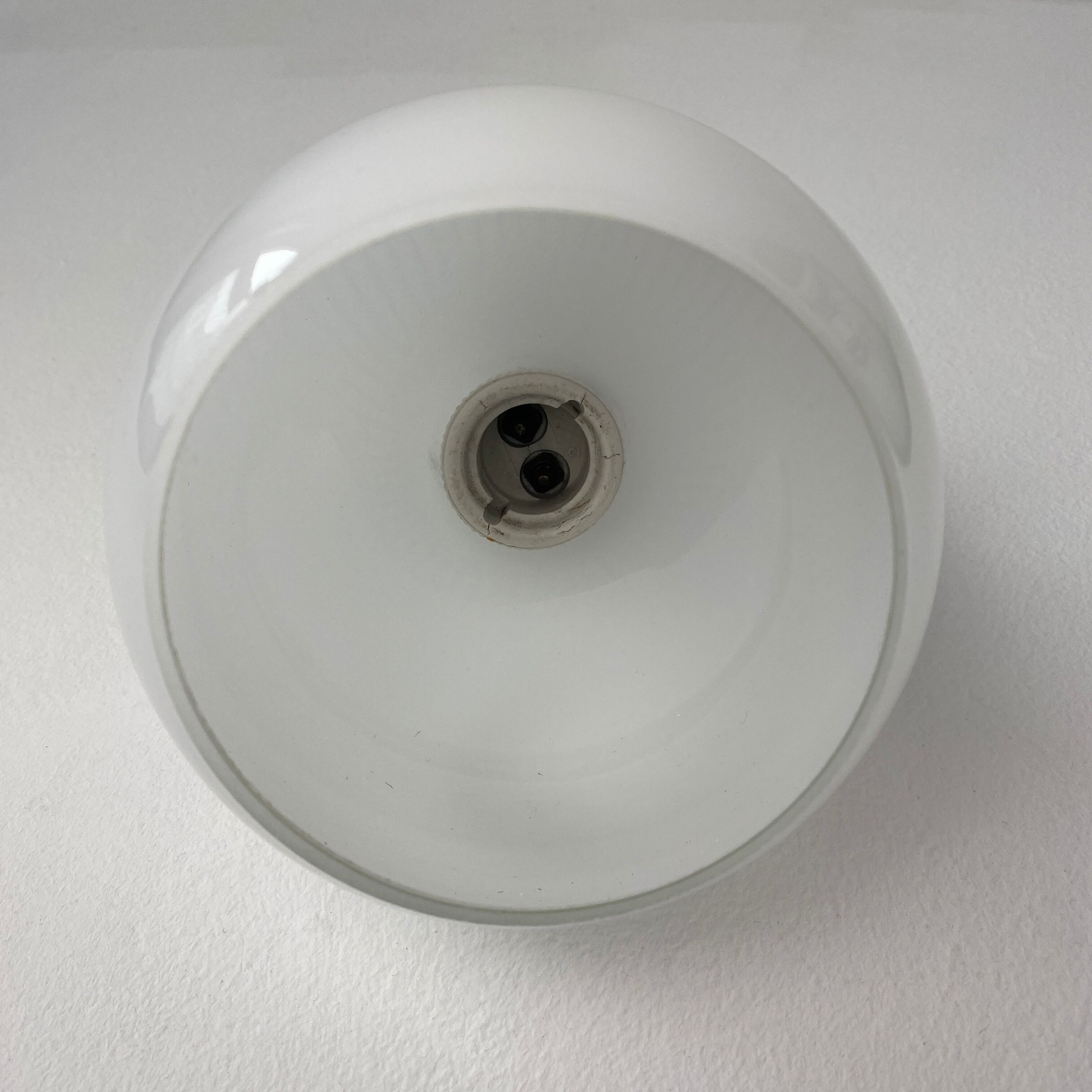 Old inclined wall lamp in opaline and ceramic