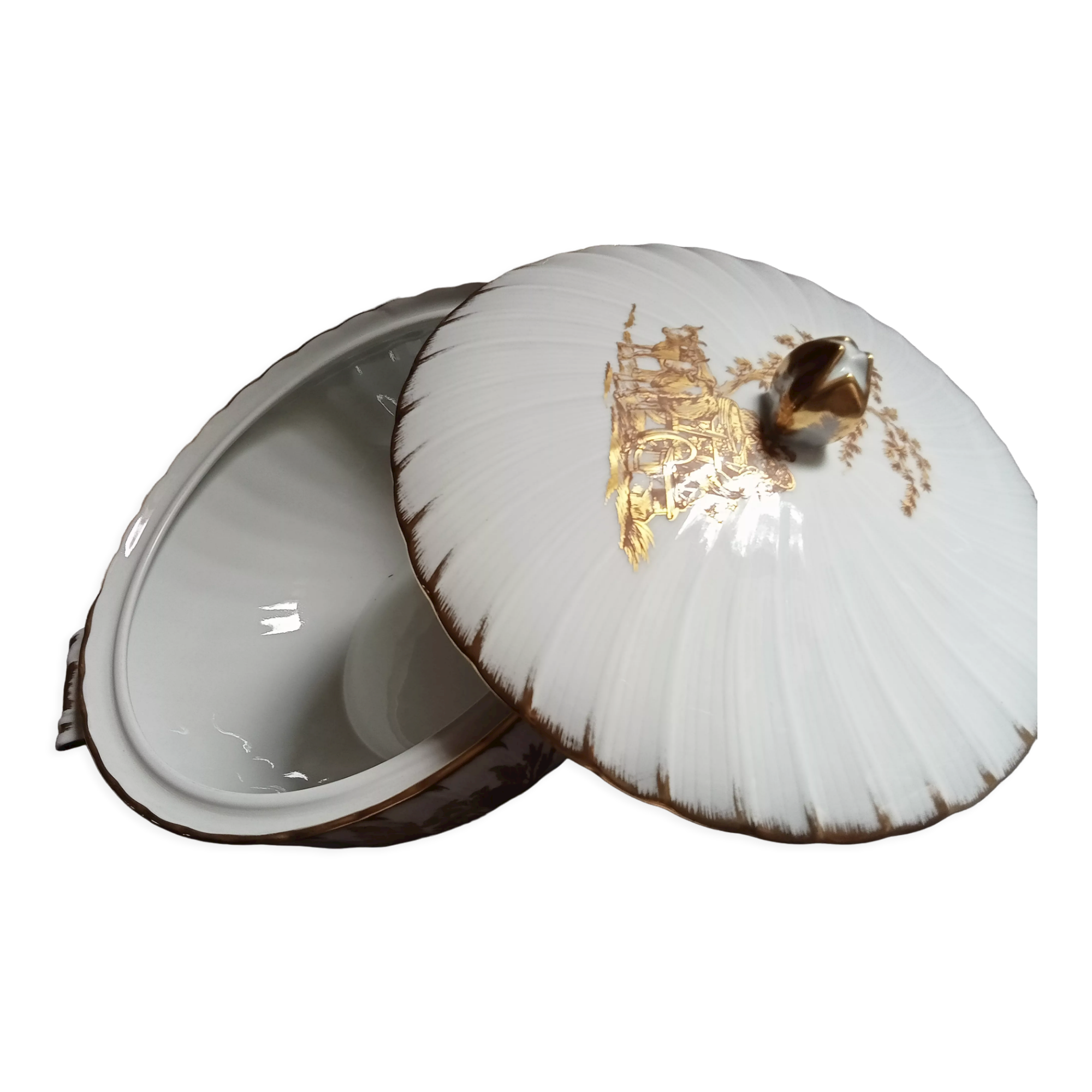 Soupière en procelaine de Limoges blanche et dorée