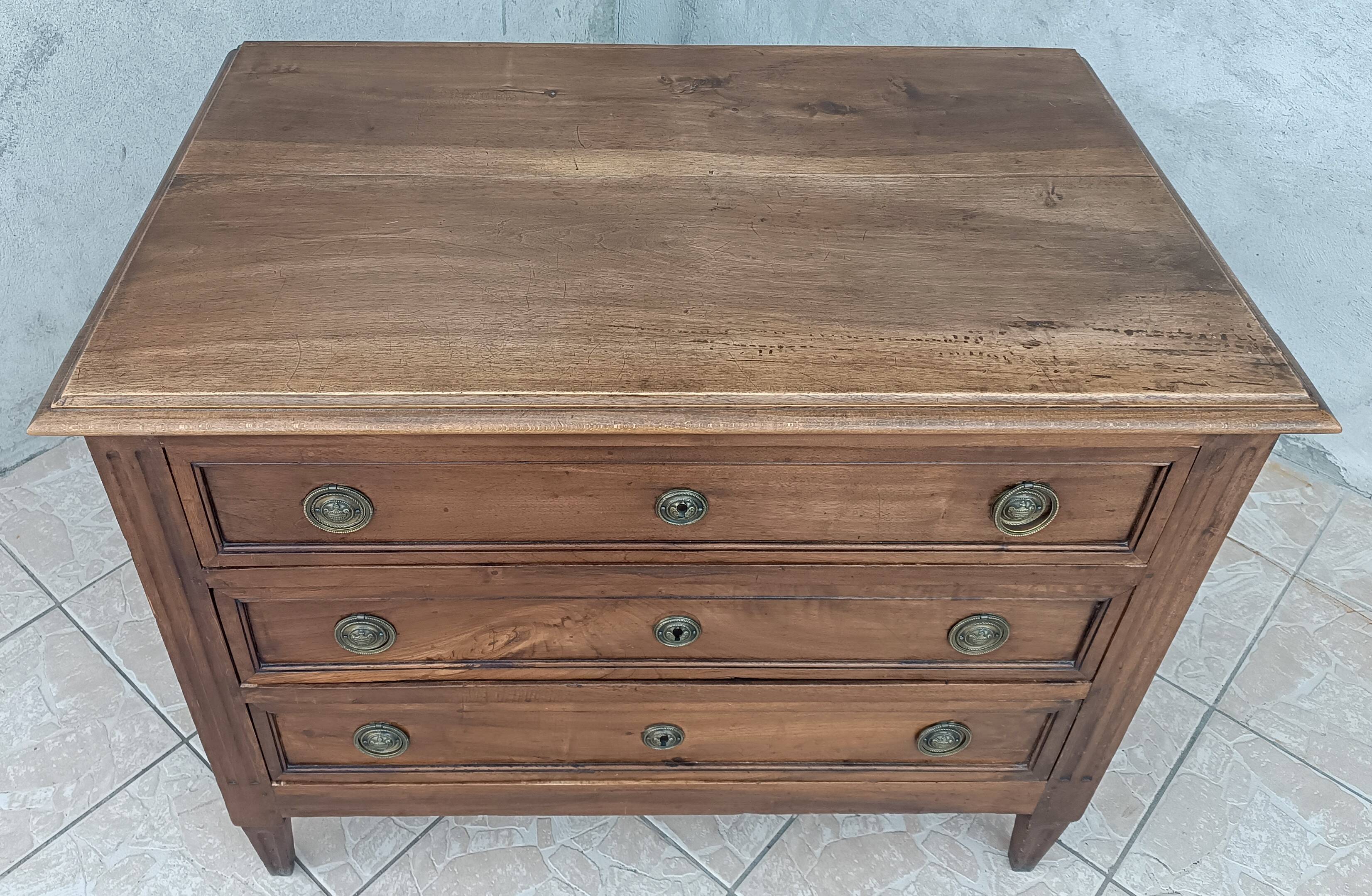 Louis XVI chest of drawers in walnut, 19th century