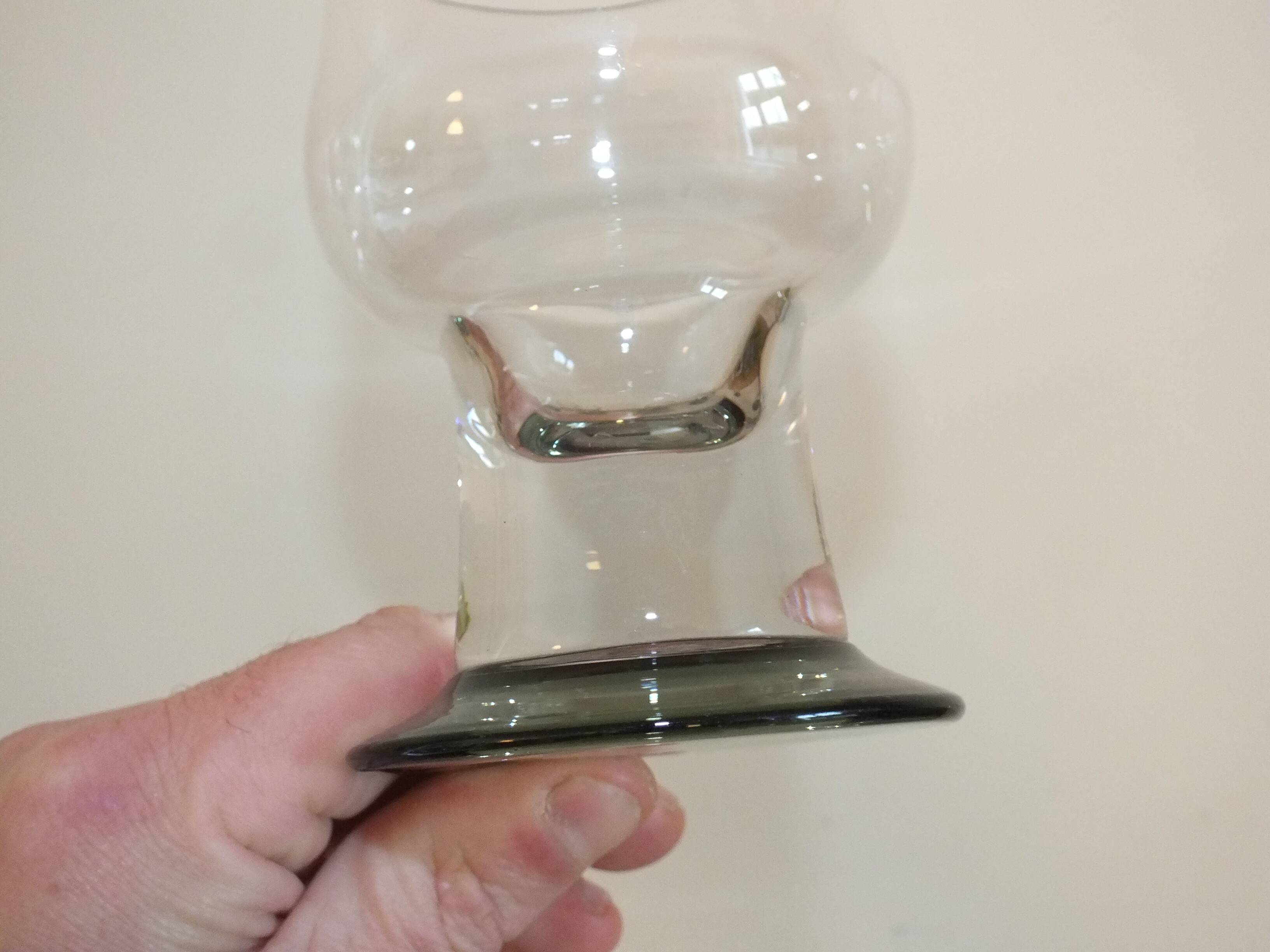 4 flutes + 4 verres à vin en cristal épais Tarente pied gris acier 1970