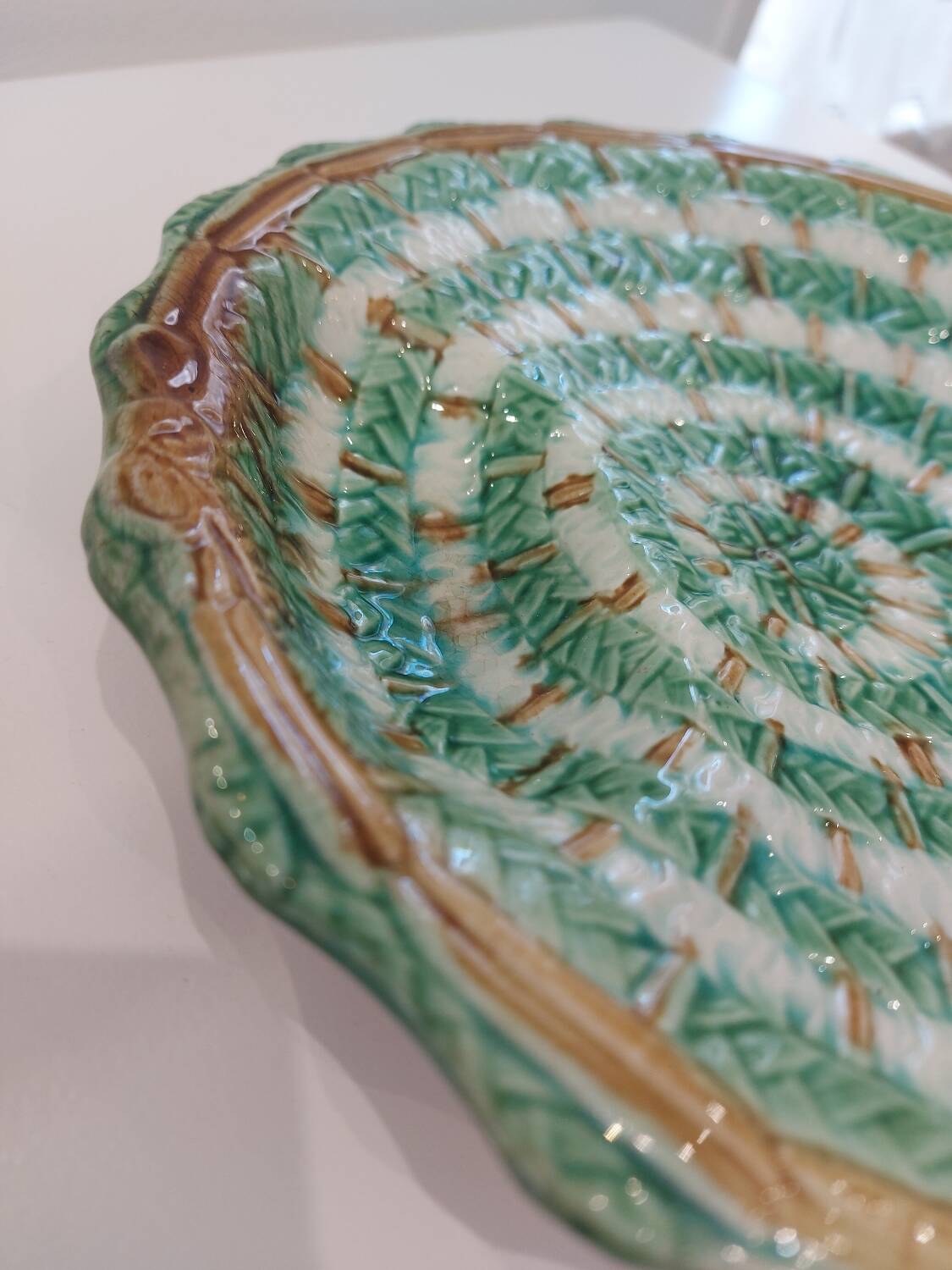 Artichoke plate in slip