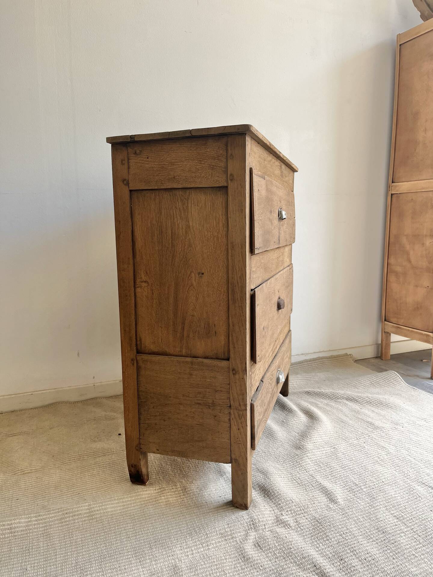 Atypical antique chest of drawers