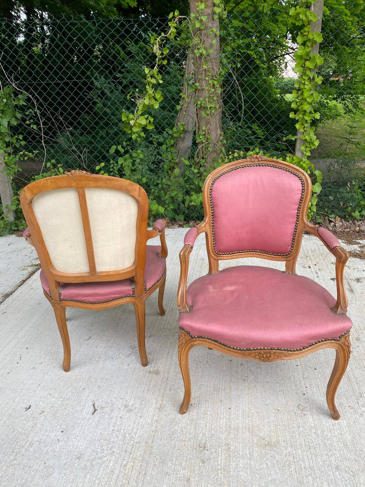 2 armchairs, Louis XV style in pinkish red silk