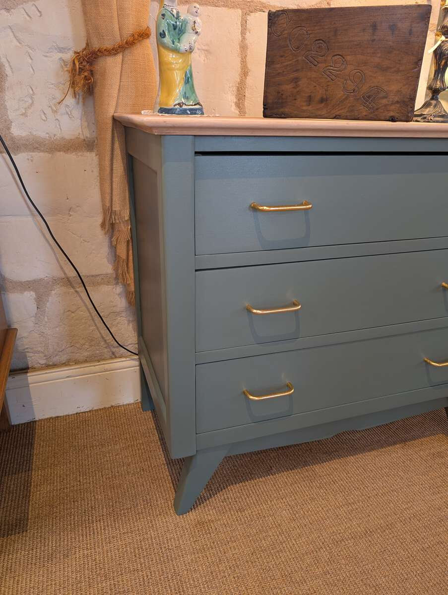 Vintage chest of drawers