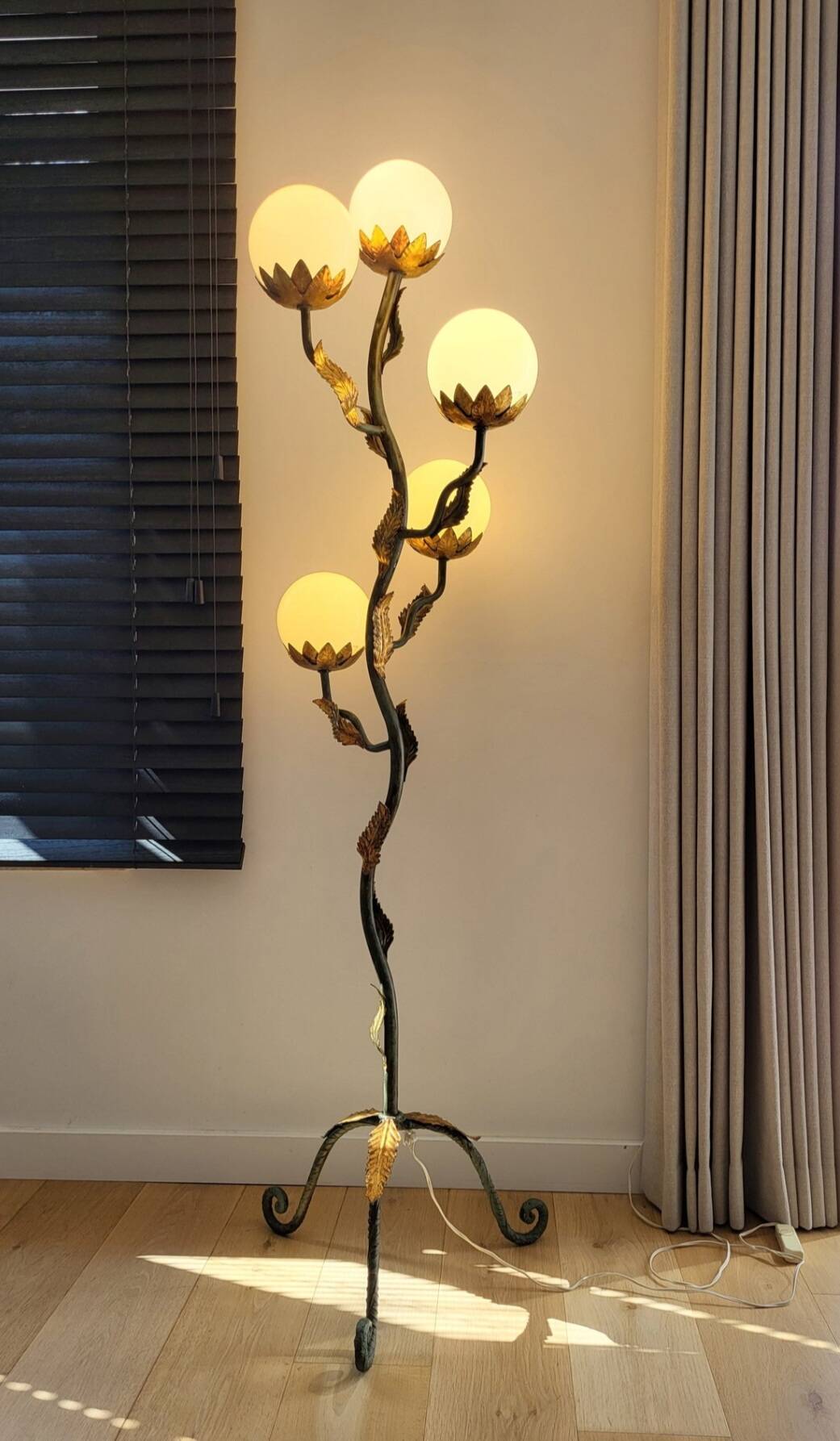Lampe vintage vergulde smeedijzeren vloerlamp, 1950