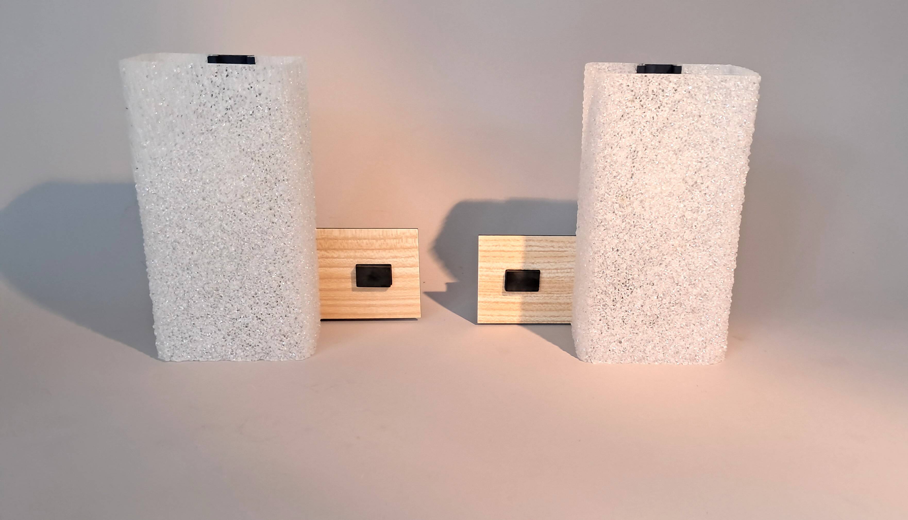 Paire d'appliques modernistes en métal et perspex, 1950-1960