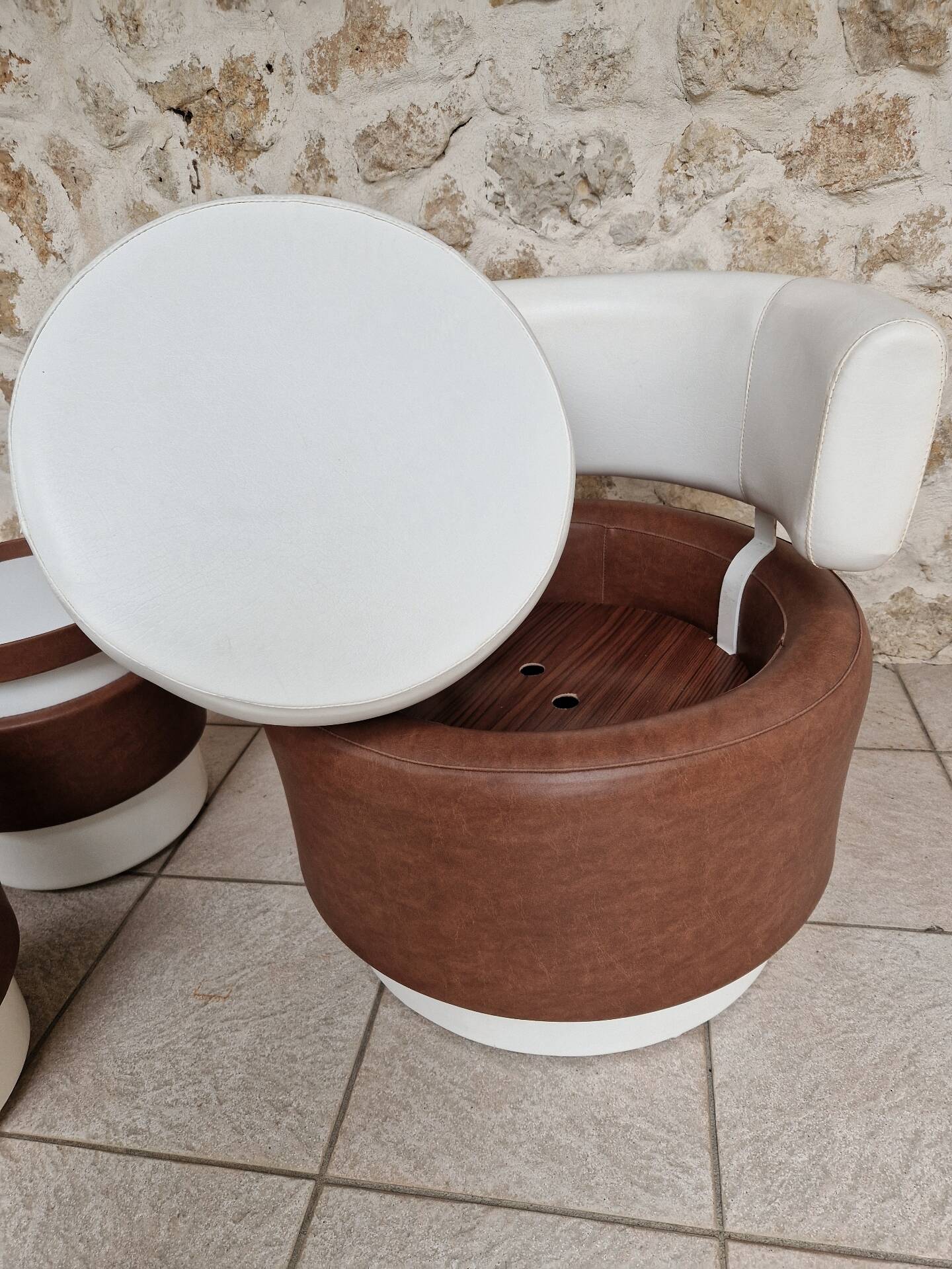 Barrel chair + 2 poufs Selac 1970s cognac and white faux leather