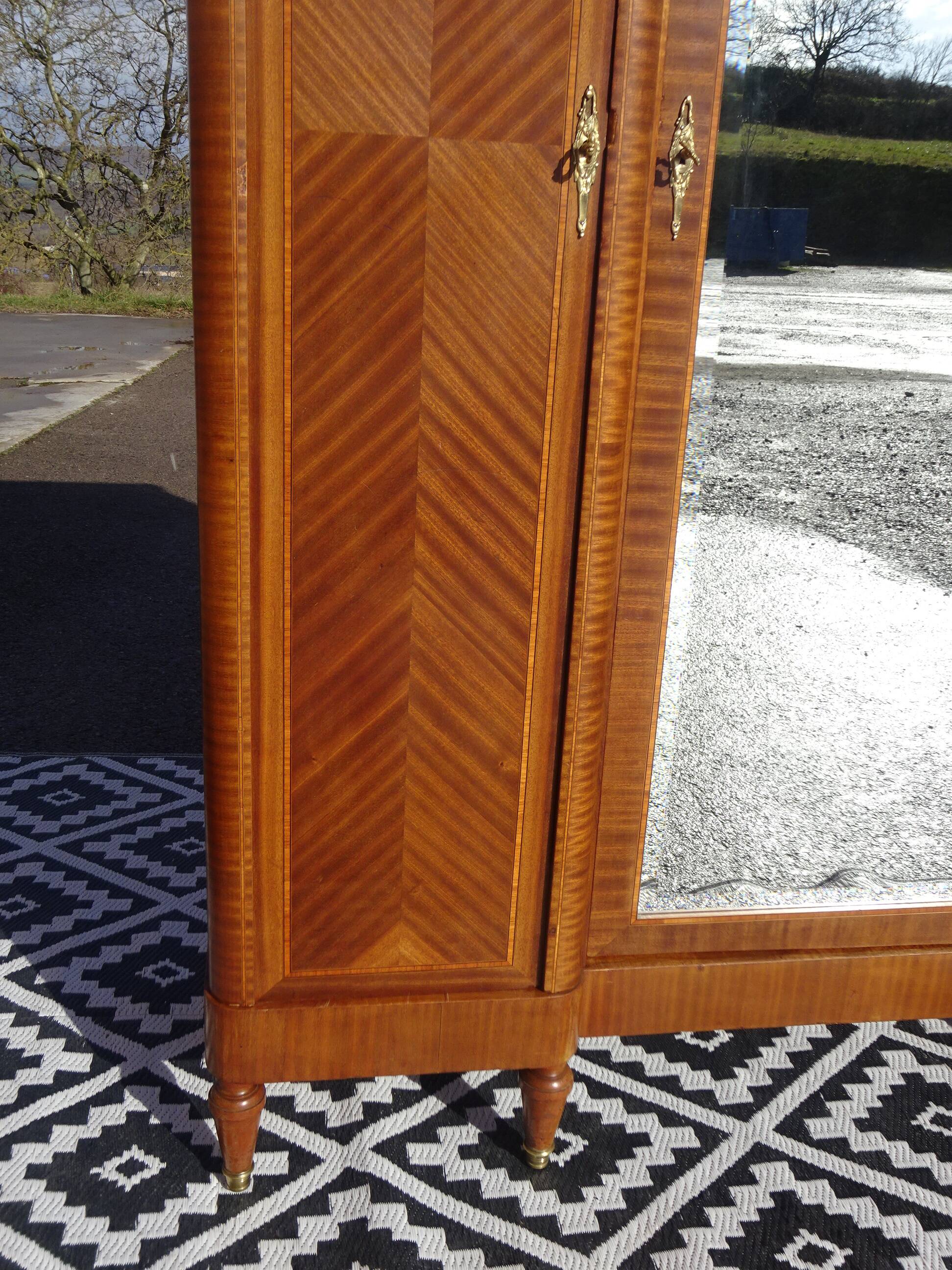 Grande armoire 3 portes