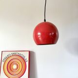 suspension ronde sphérique industrielle en métal rouge années 70