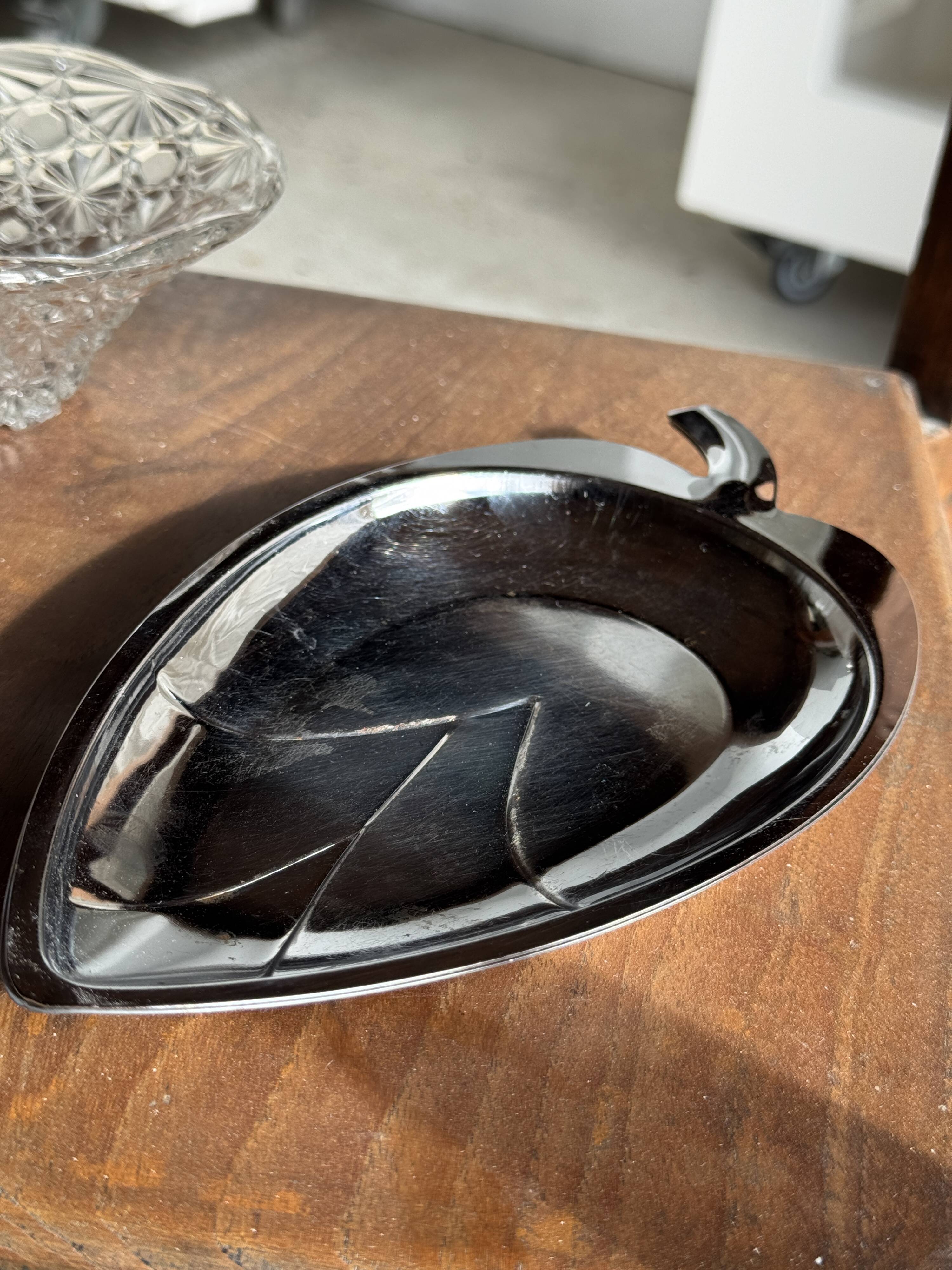 Small glass dish with vintage diamond points, a sparkle.