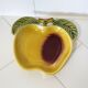 Plateau vintage Secla Majolica en forme de pomme, fabriqué au Portugal