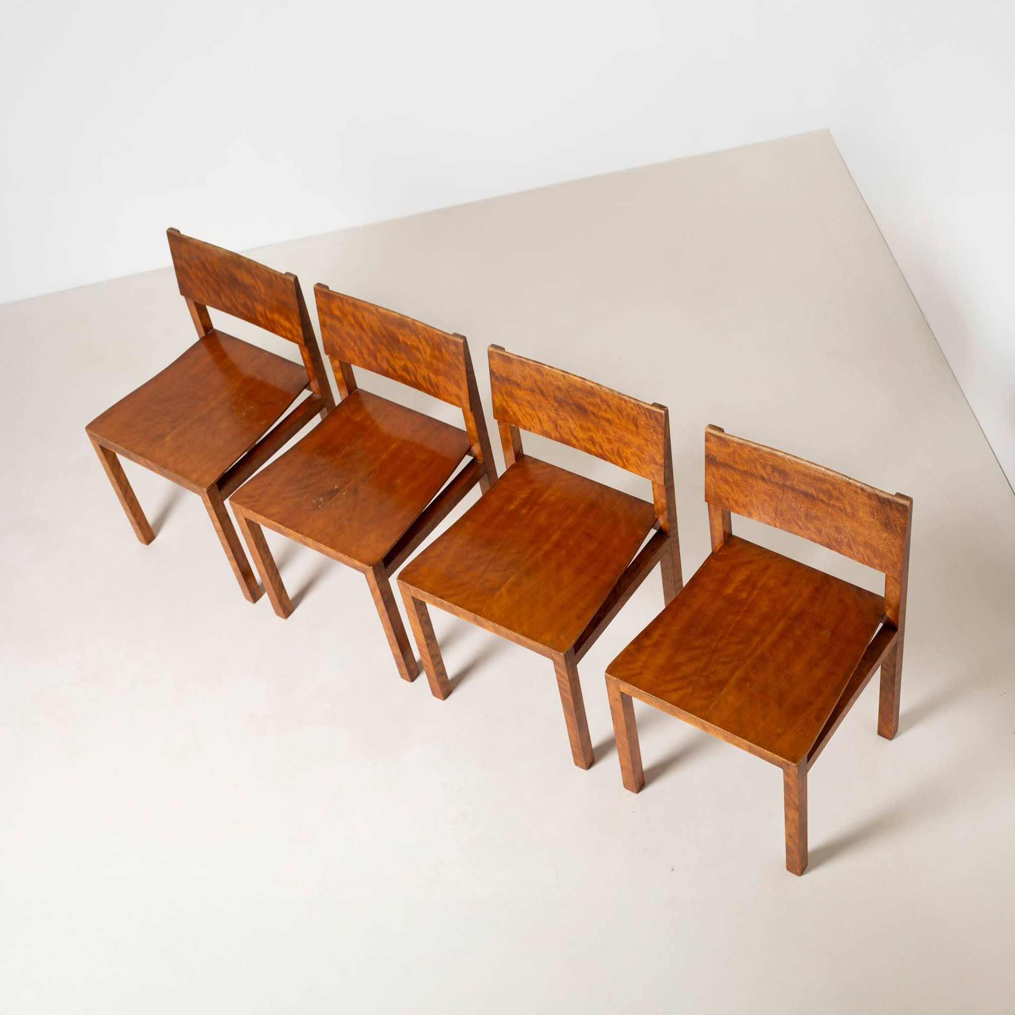 Set of 4 unique Bauhaus modernist dining chairs in birch, Prague, 1940s.