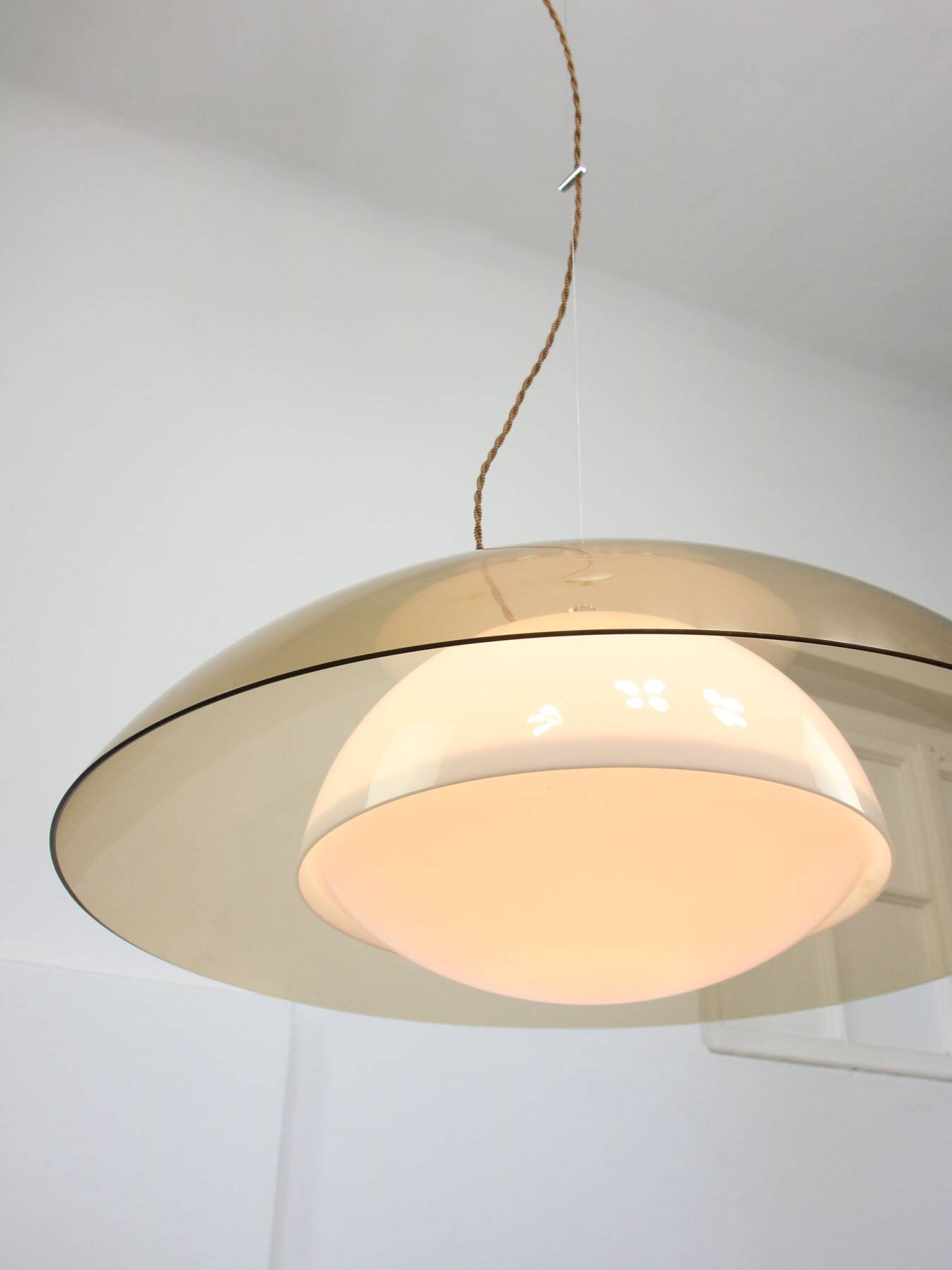 Lampe rare UFO Space Age de Guzzini en marron clair, années 1970